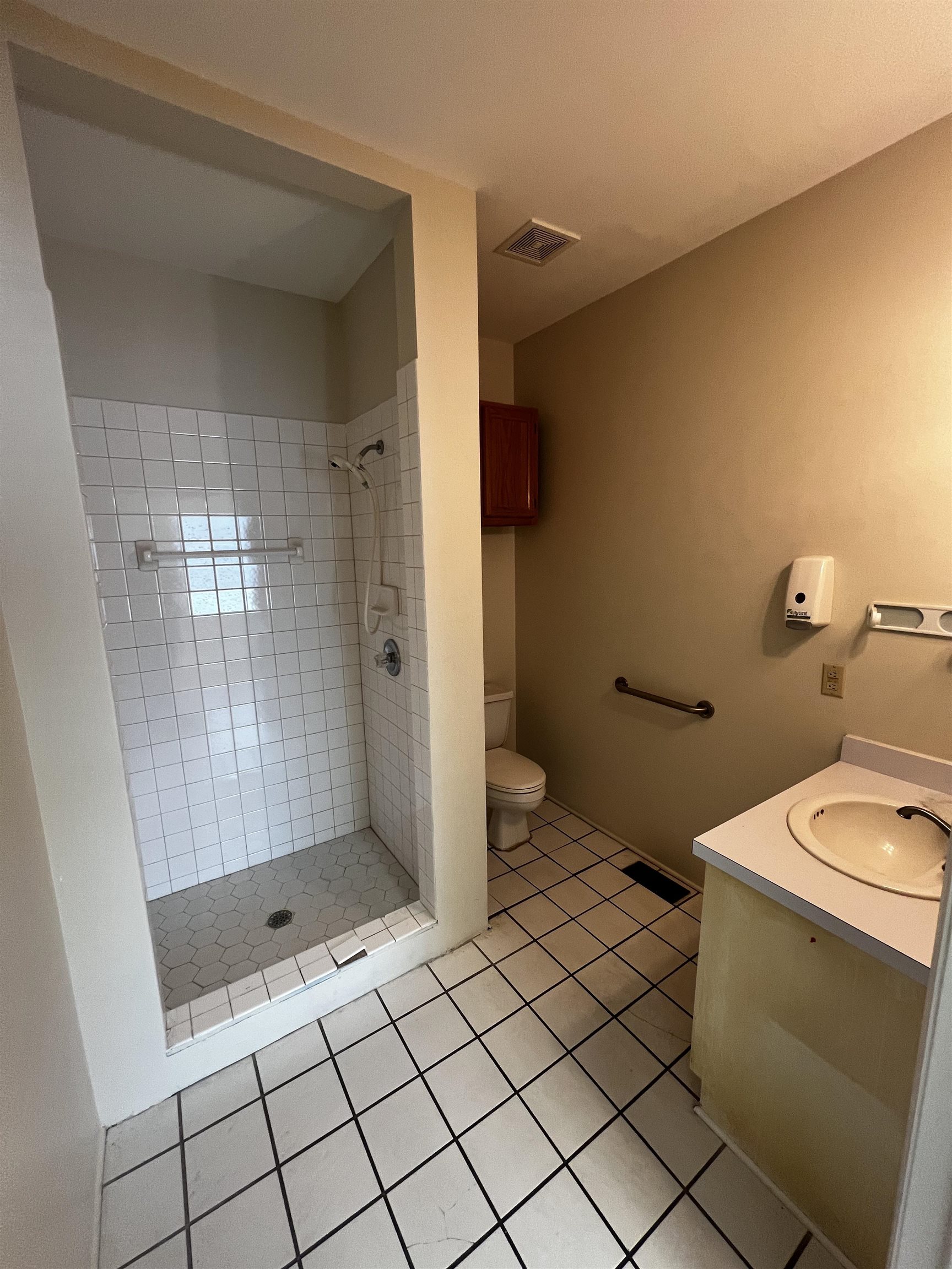 2591-b N Fraser St. Property Photo 22