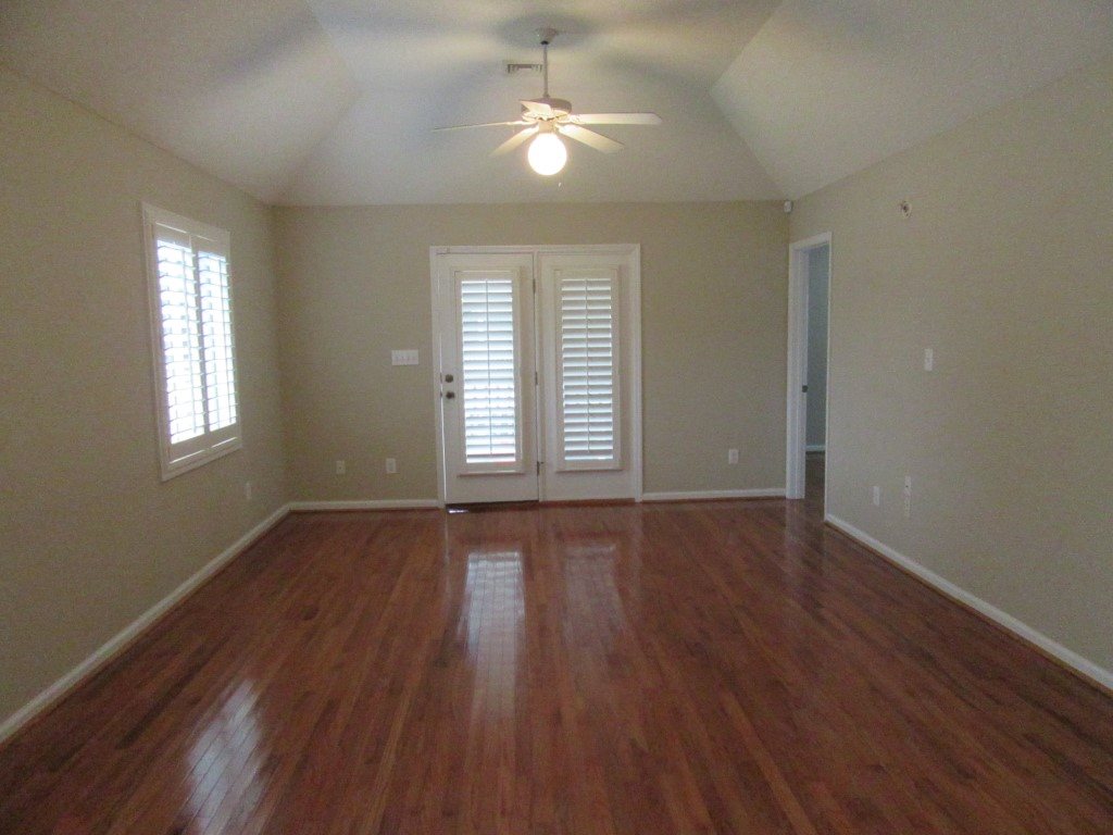 937 Tiffany Ln. Property Photo 5