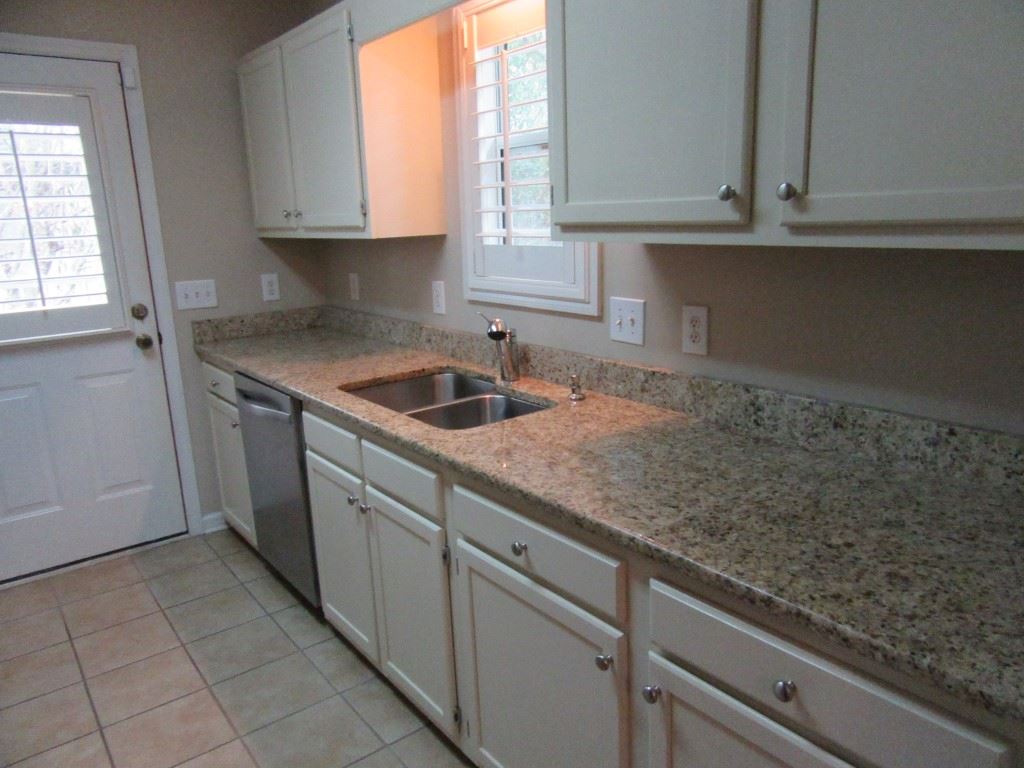 937 Tiffany Ln. Property Photo 7