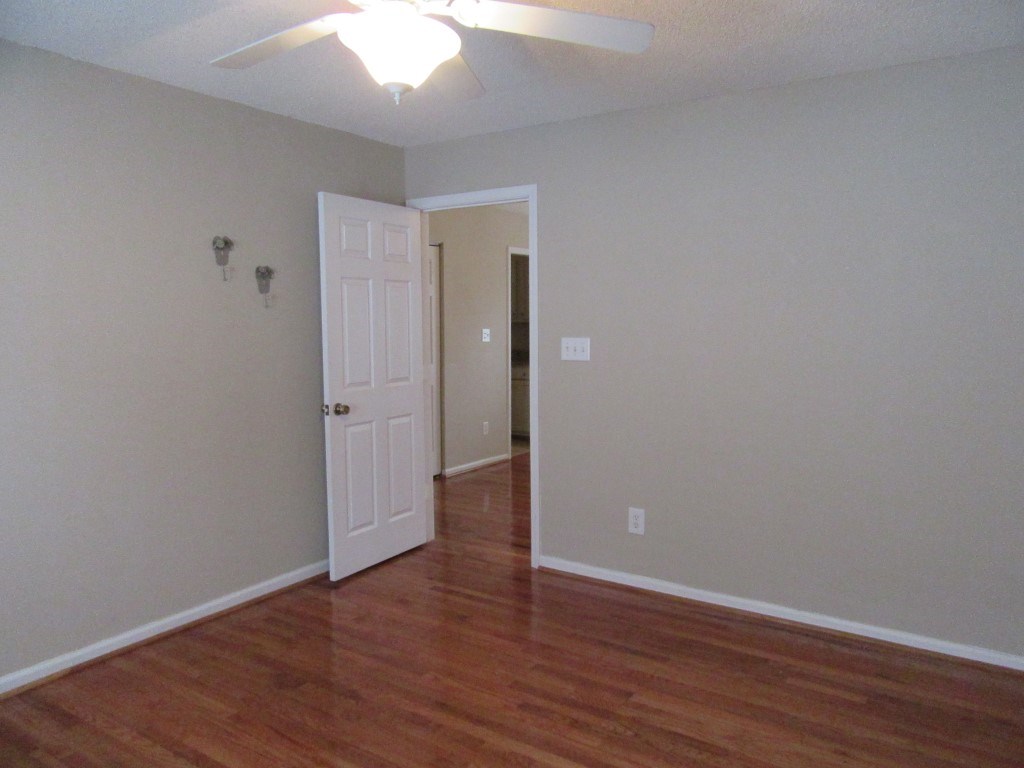 937 Tiffany Ln. Property Photo 16
