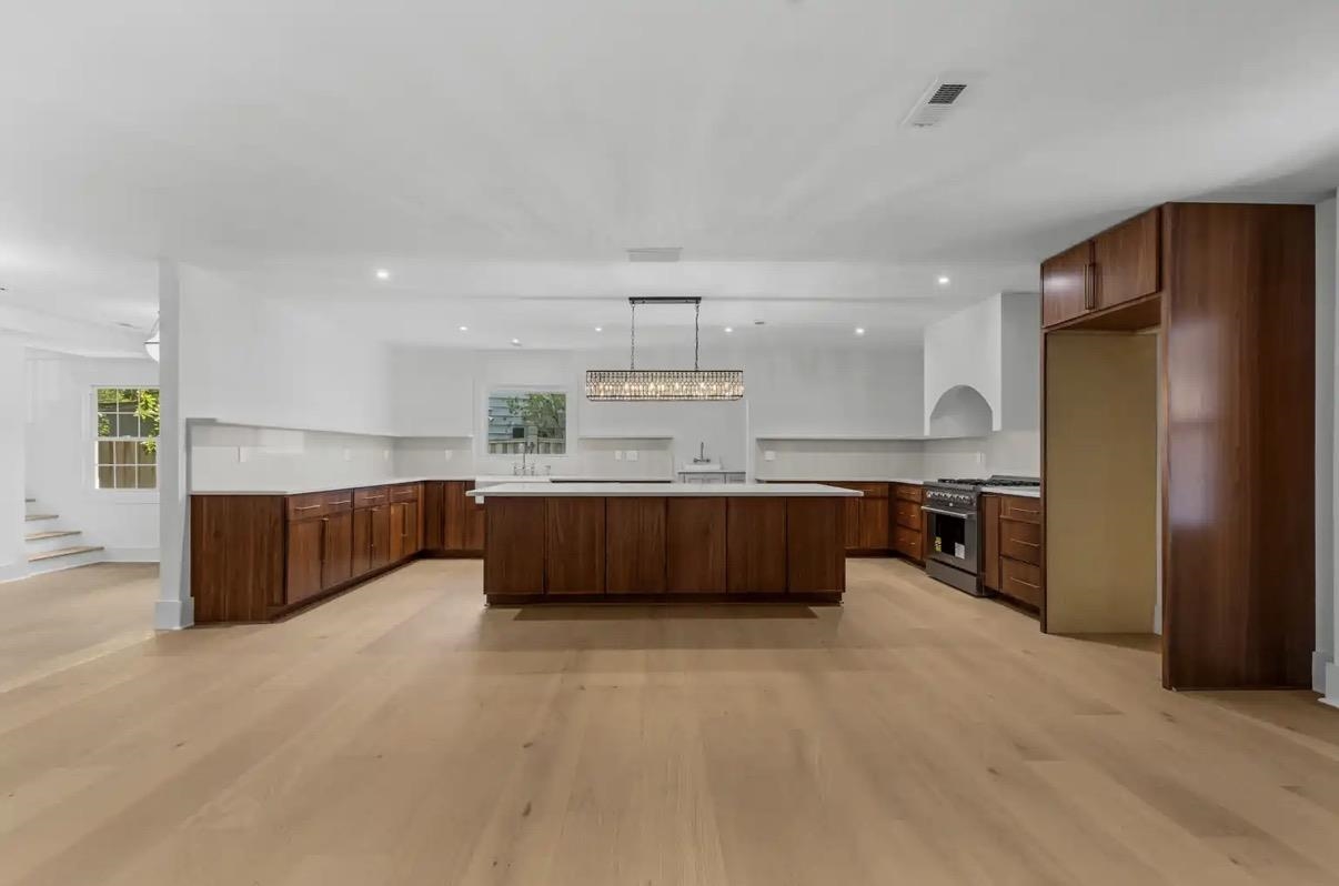 5703 Pickens Ave. Property Photo 3