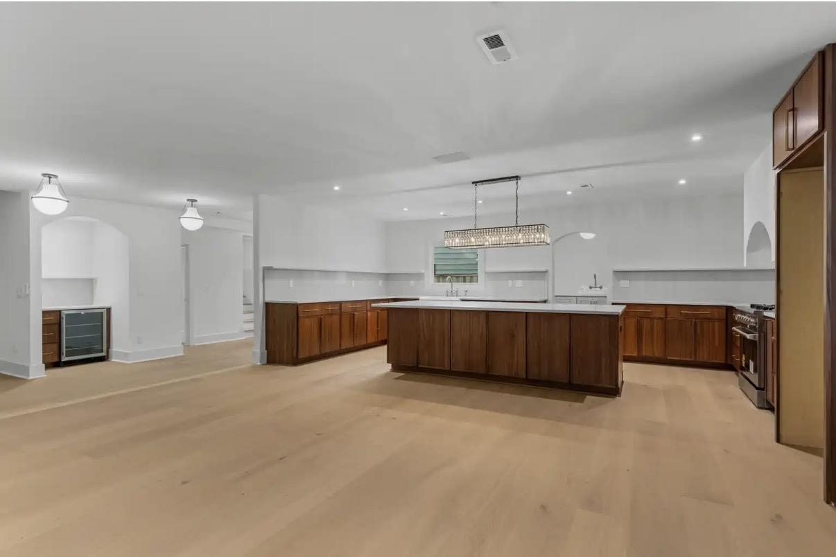 5703 Pickens Ave. Property Photo 5