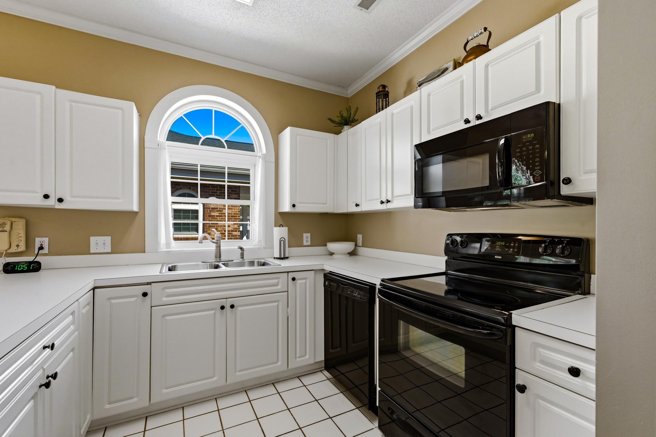 690 Riverwalk Dr. Property Photo 12