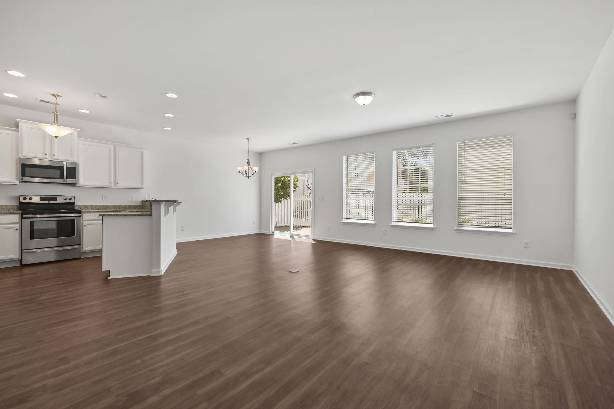 6806 De Lago Ct. Property Photo 3