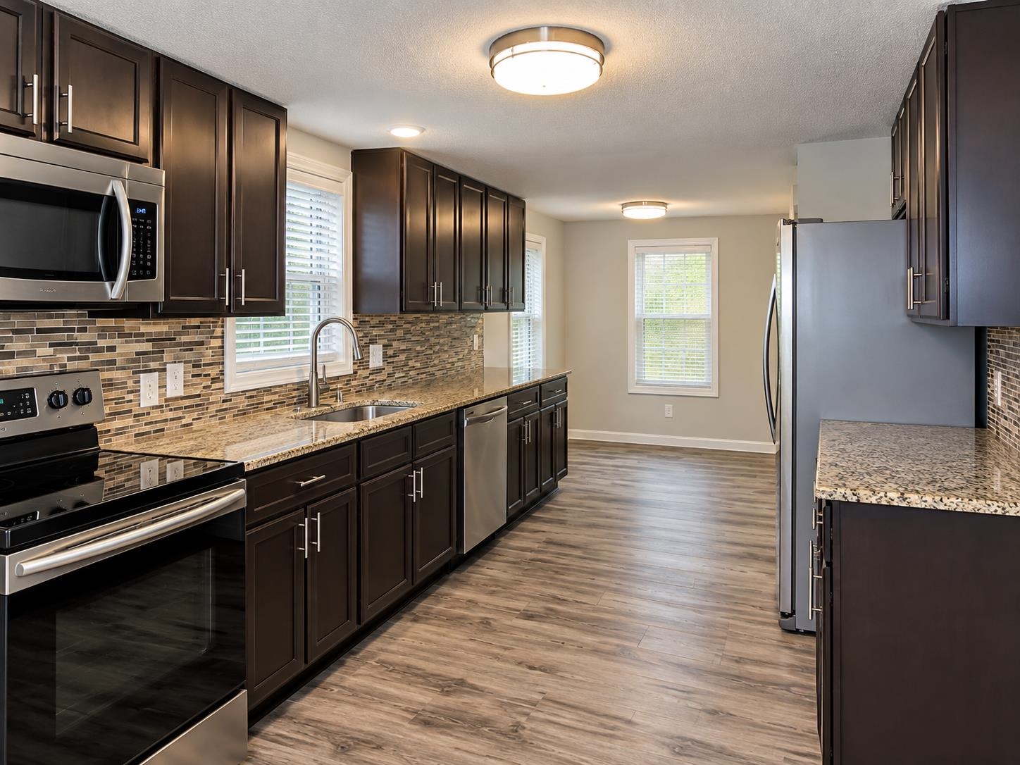 2035 Lees Landing Circle Property Photo 2