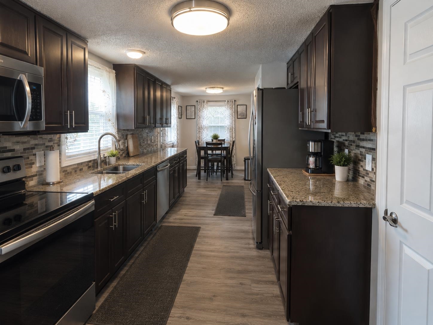 2035 Lees Landing Circle Property Photo 3