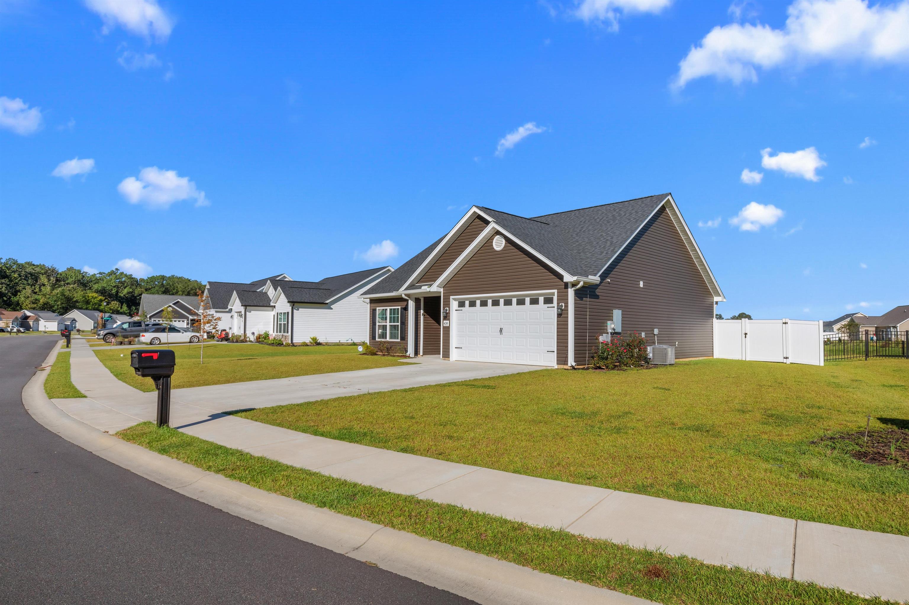 438 Shallow Cove Dr. Property Photo 2
