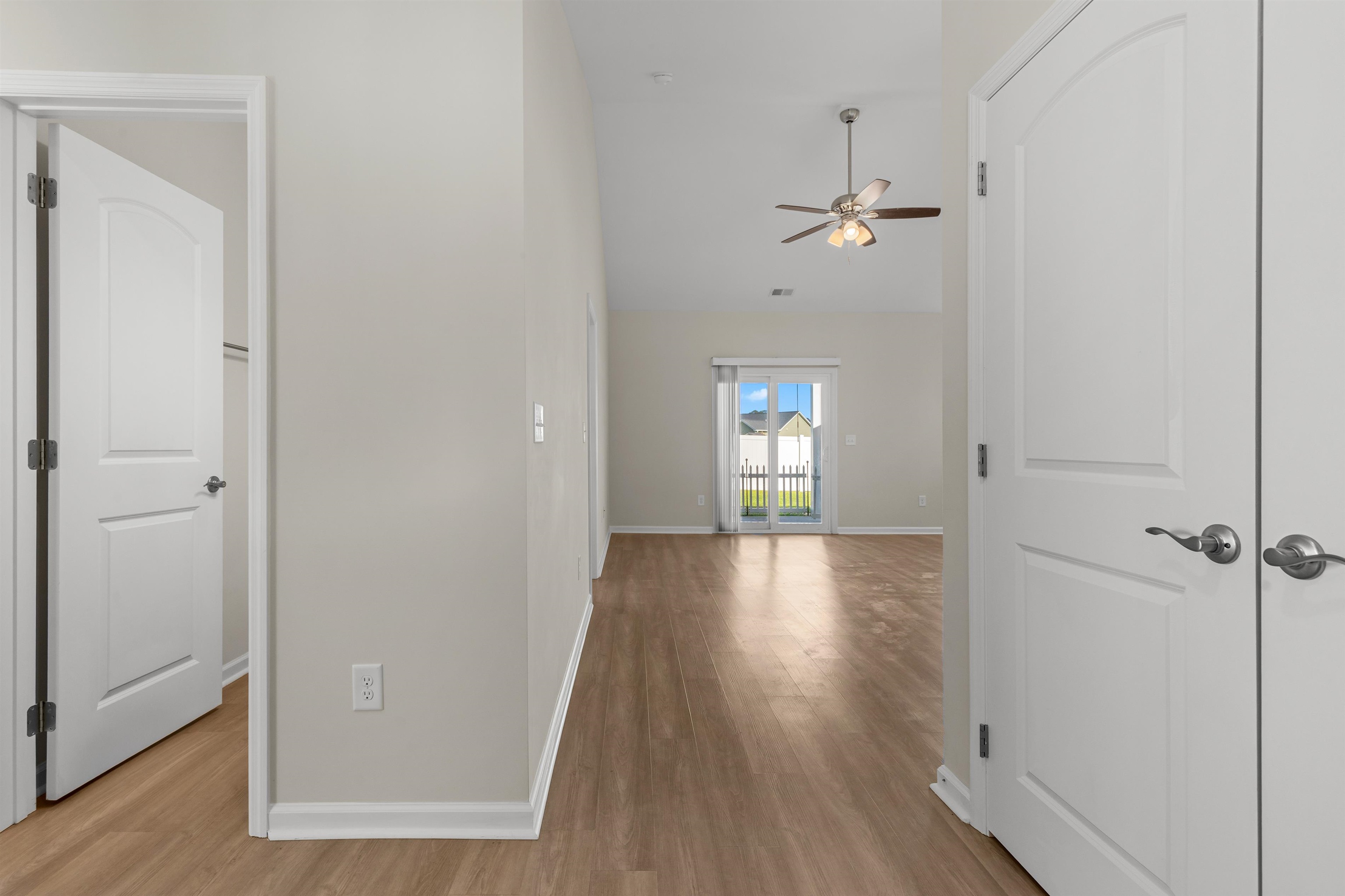438 Shallow Cove Dr. Property Photo 4