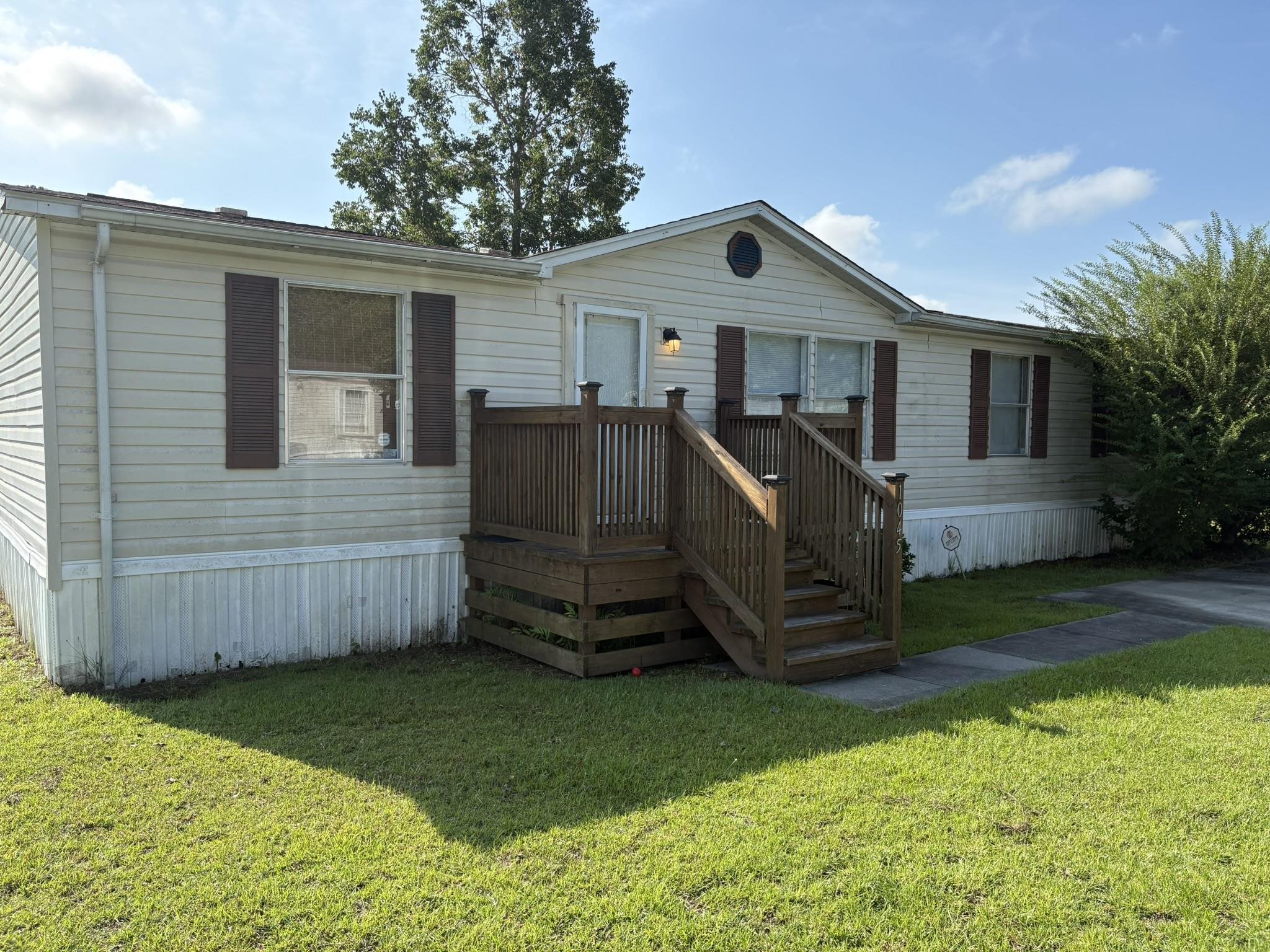 1045 Palm Dr. Property Photo 1