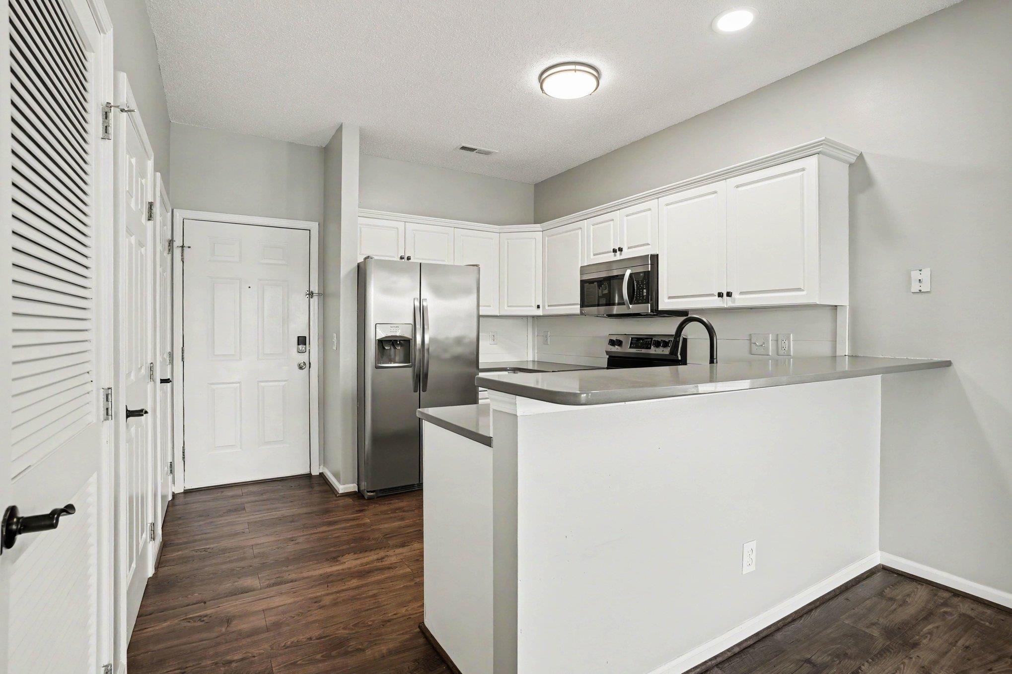 2020 Cross Gate Blvd. Property Photo 16