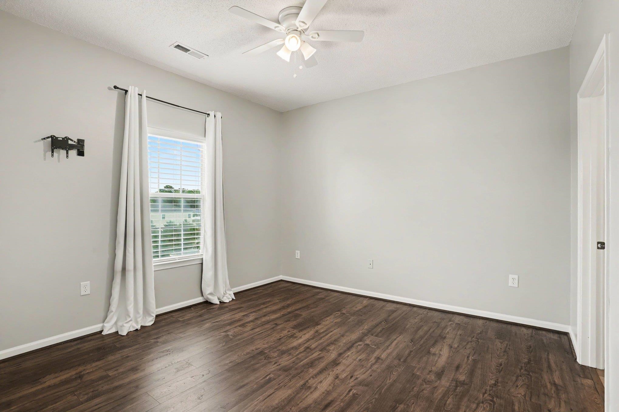 2020 Cross Gate Blvd. Property Photo 20