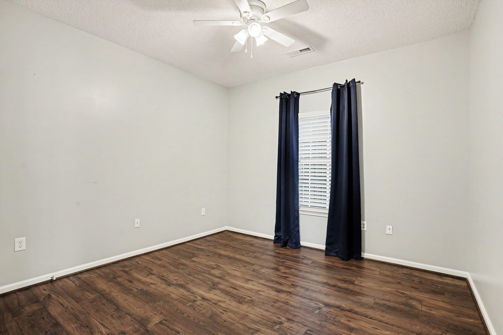 2020 Cross Gate Blvd. Property Photo 24