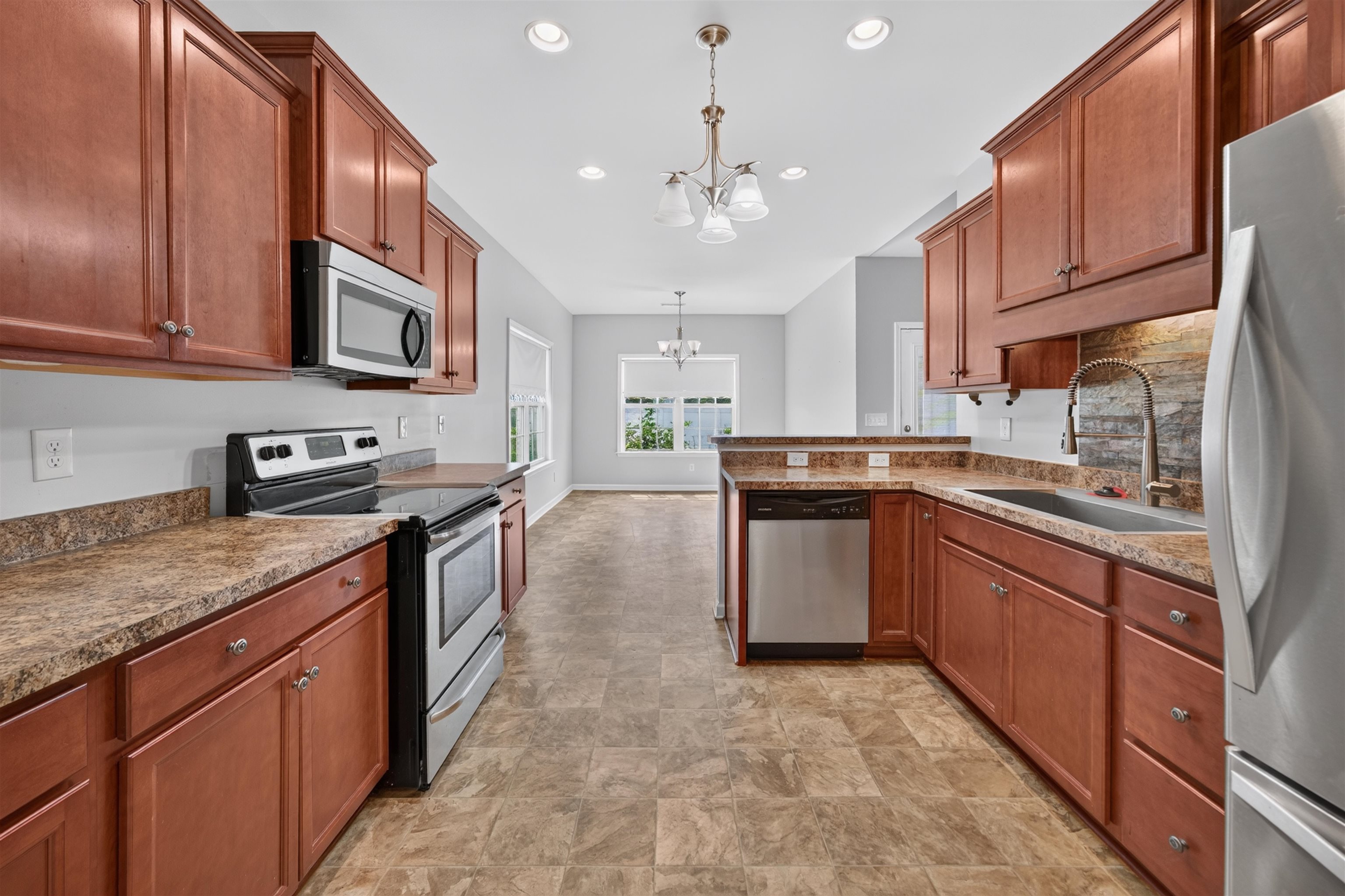 385 Lenox Dr. Property Photo 4