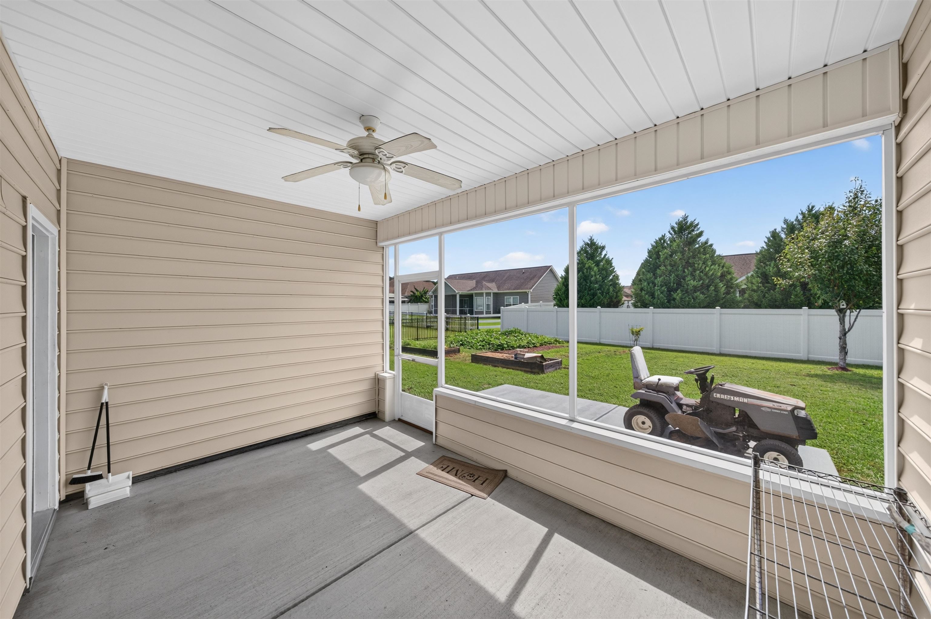 385 Lenox Dr. Property Photo 5