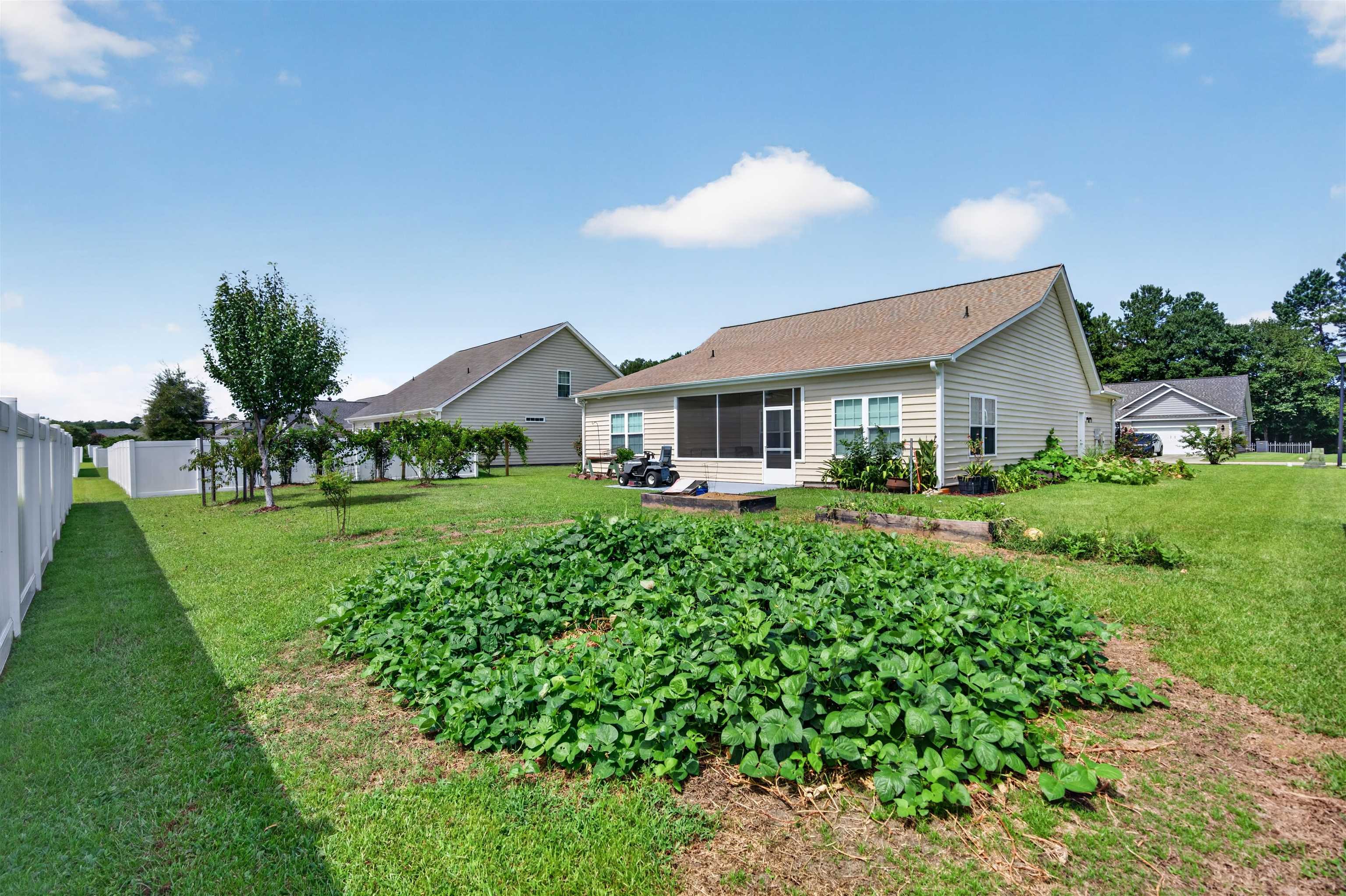 385 Lenox Dr. Property Photo 7