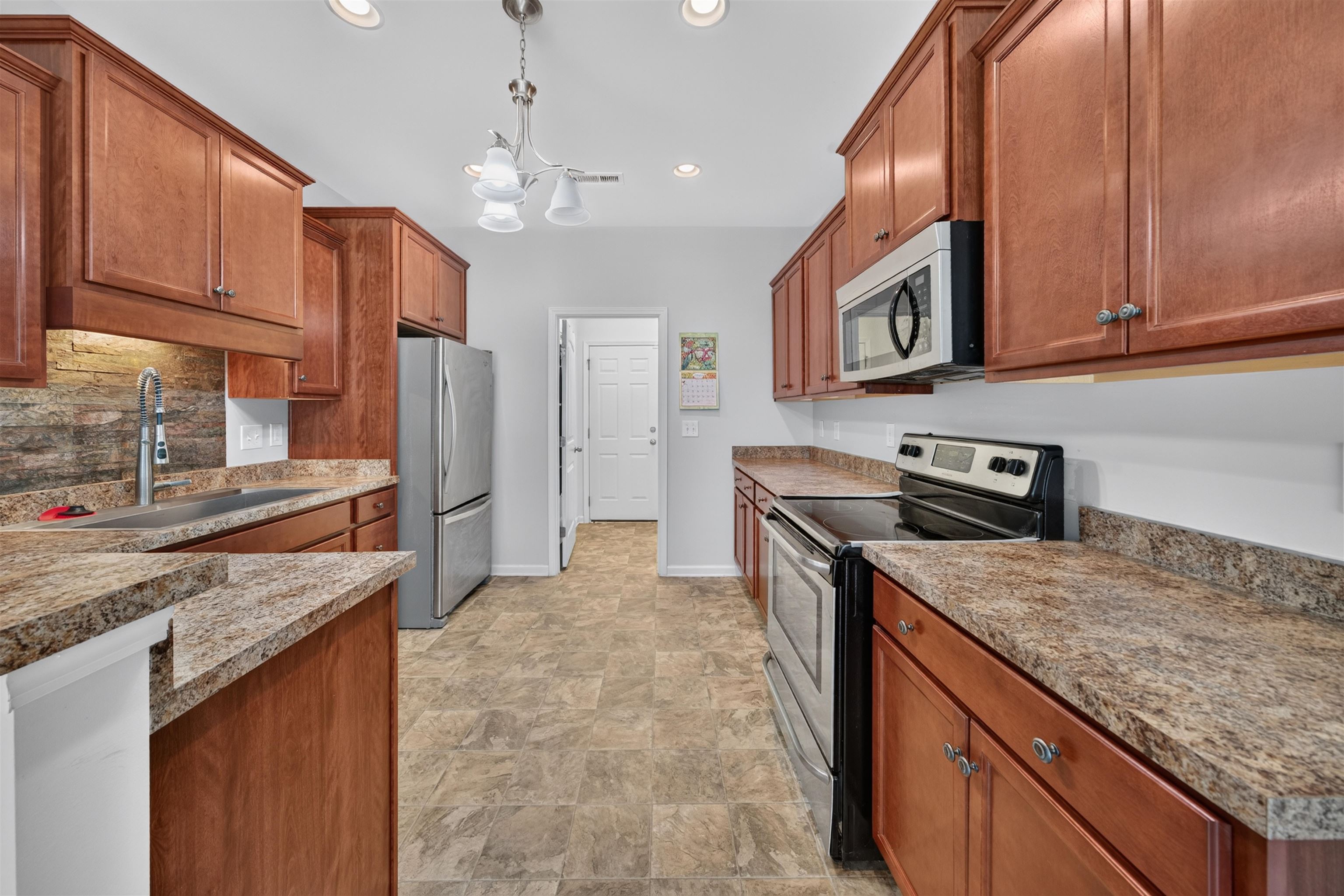 385 Lenox Dr. Property Photo 15