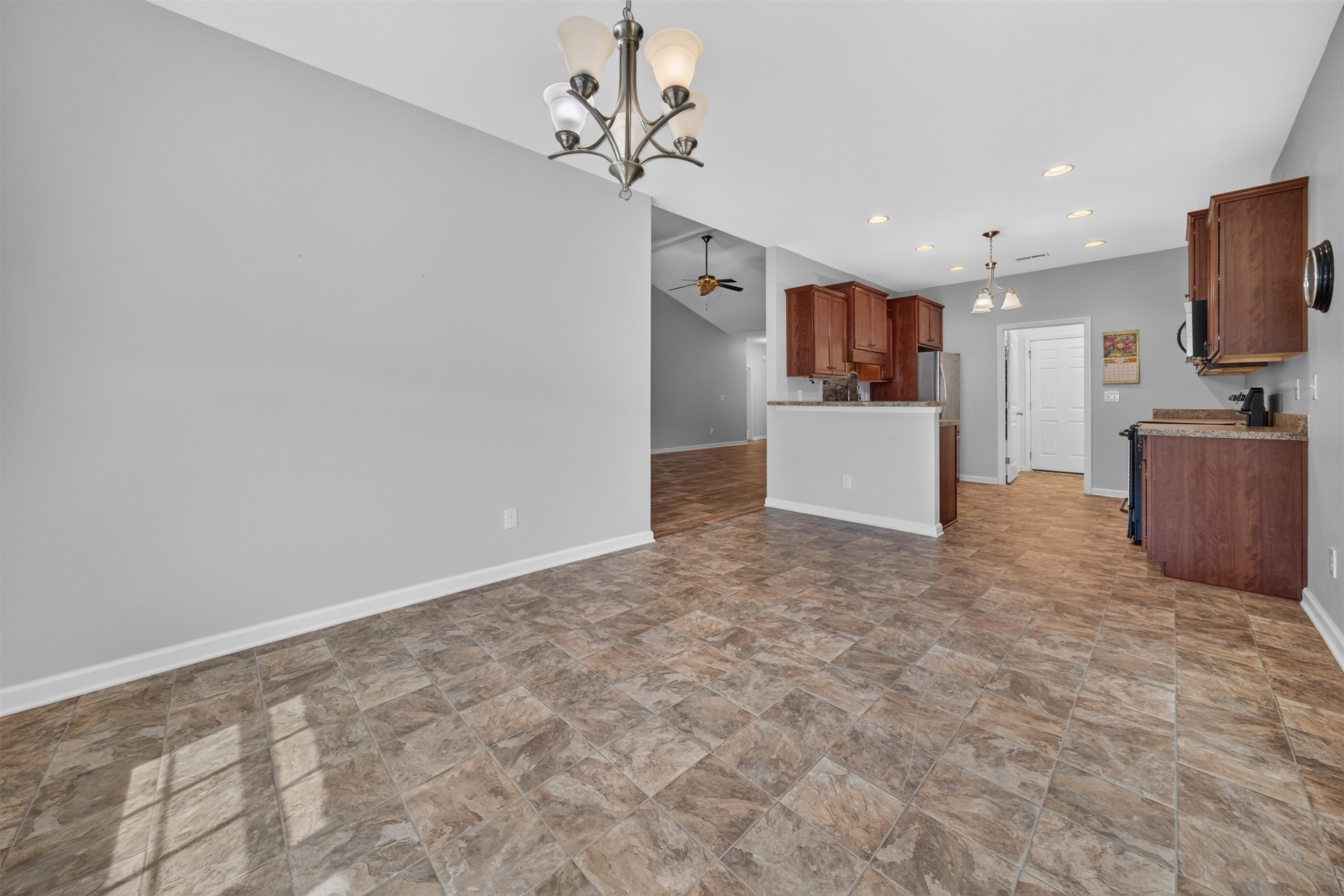 385 Lenox Dr. Property Photo 20