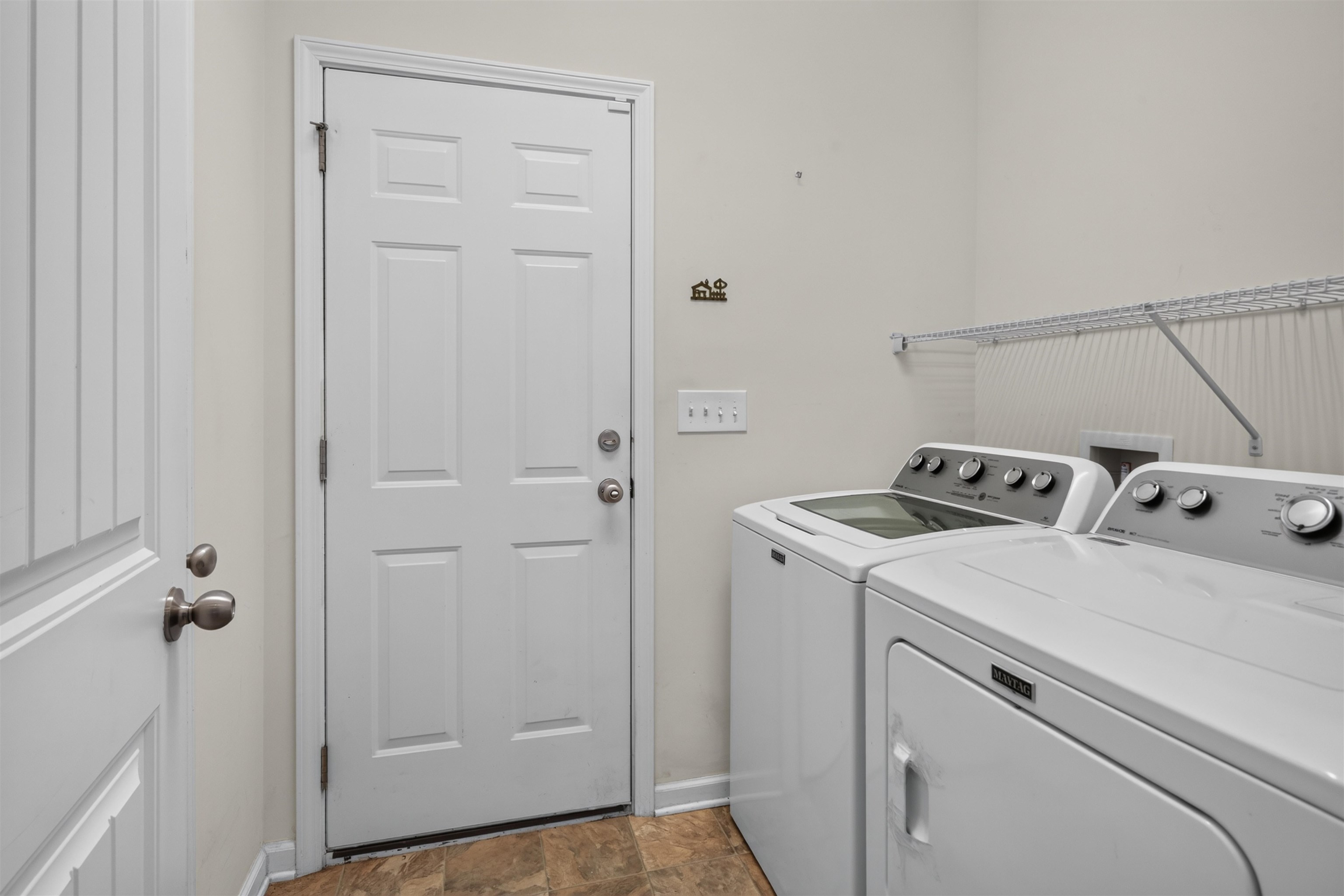 385 Lenox Dr. Property Photo 34