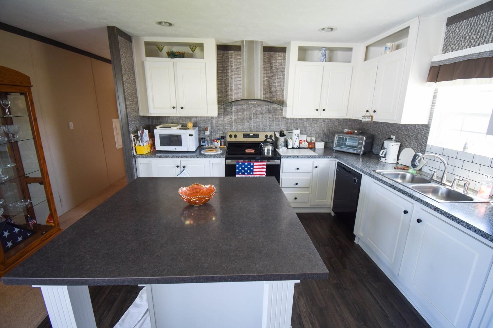 1032 Leebury Ln. Property Photo 12