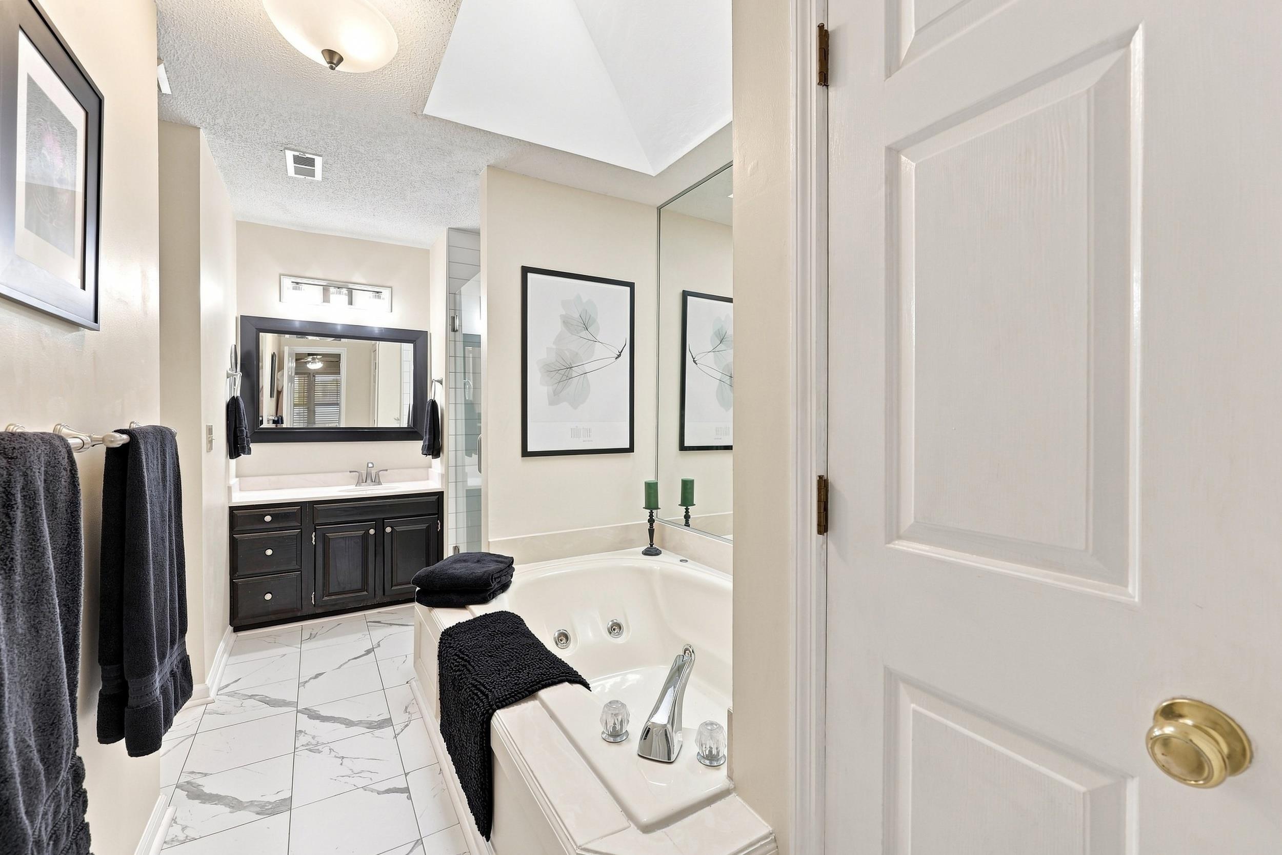 2012 Ladybank Dr. Property Photo 25