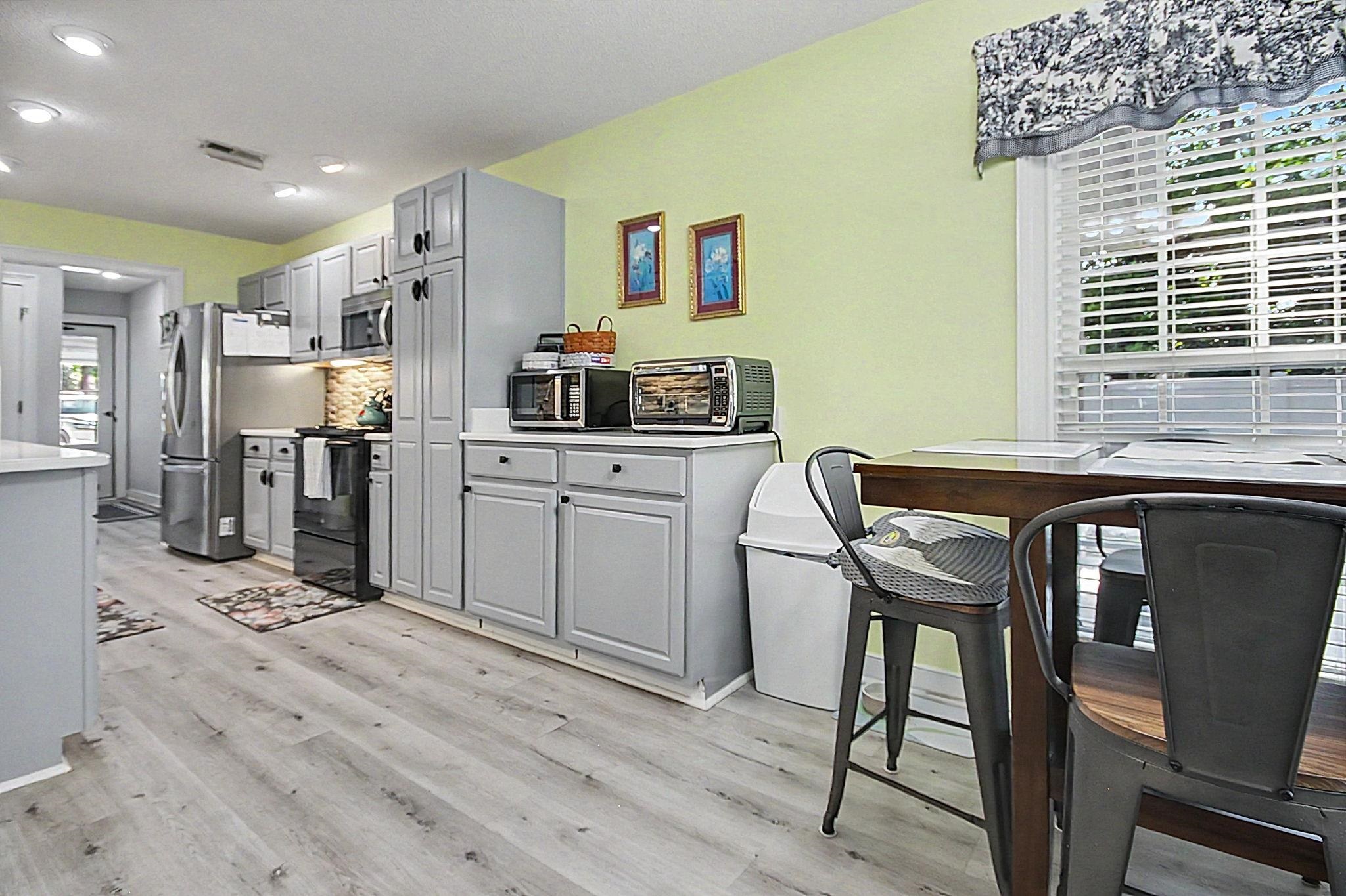 4240 Edgefield Rd. Property Photo 12