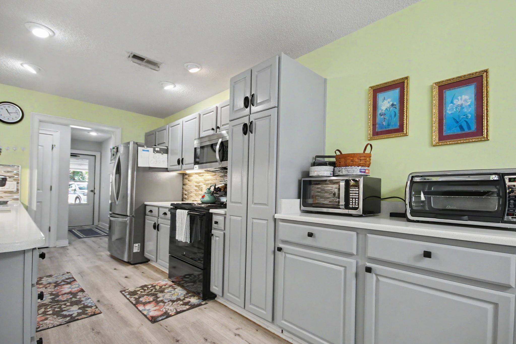 4240 Edgefield Rd. Property Photo 13