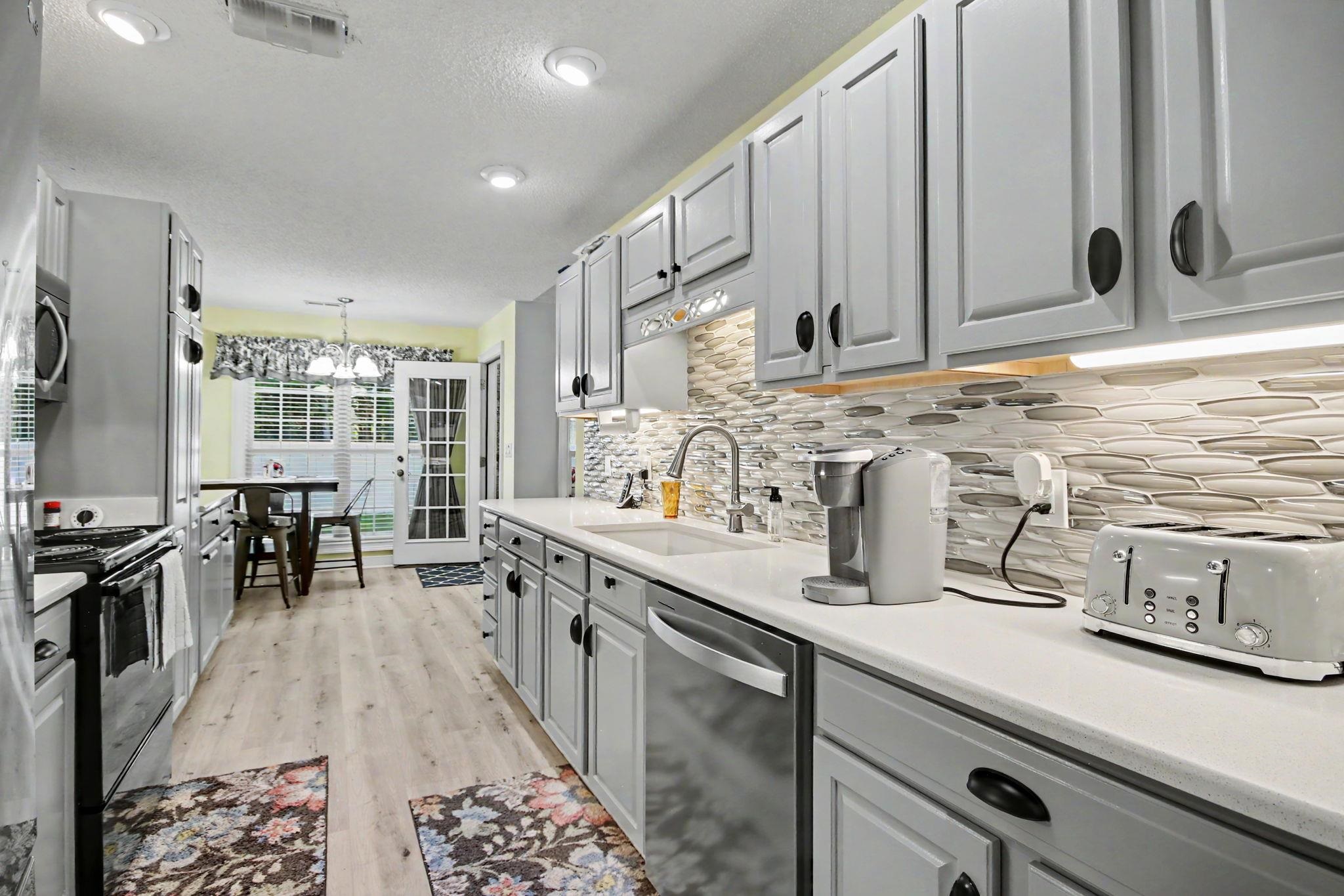 4240 Edgefield Rd. Property Photo 15