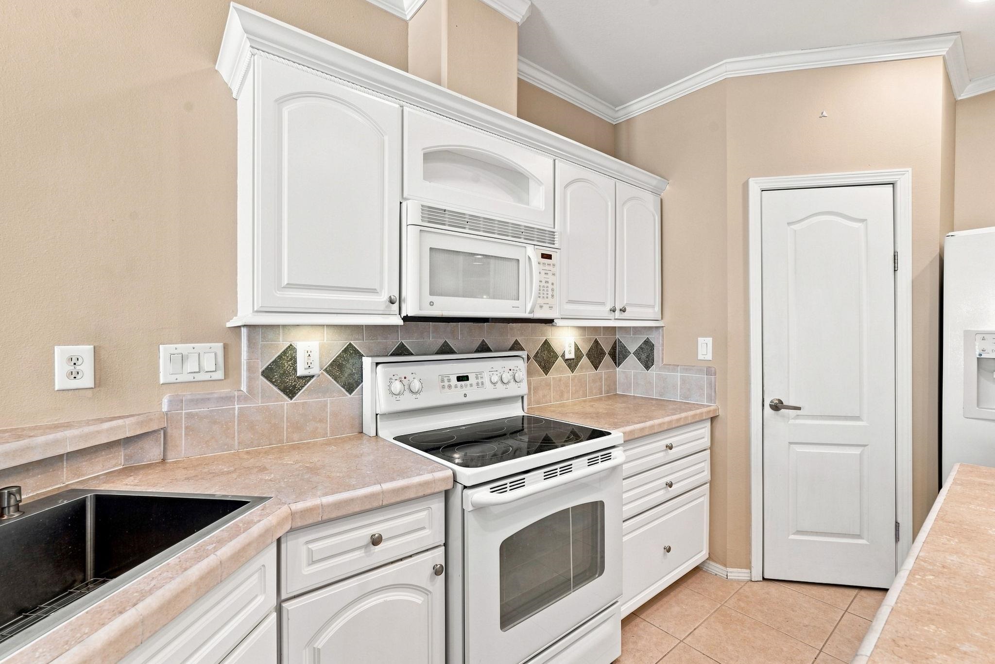 225 Wellspring Dr. Property Photo 12
