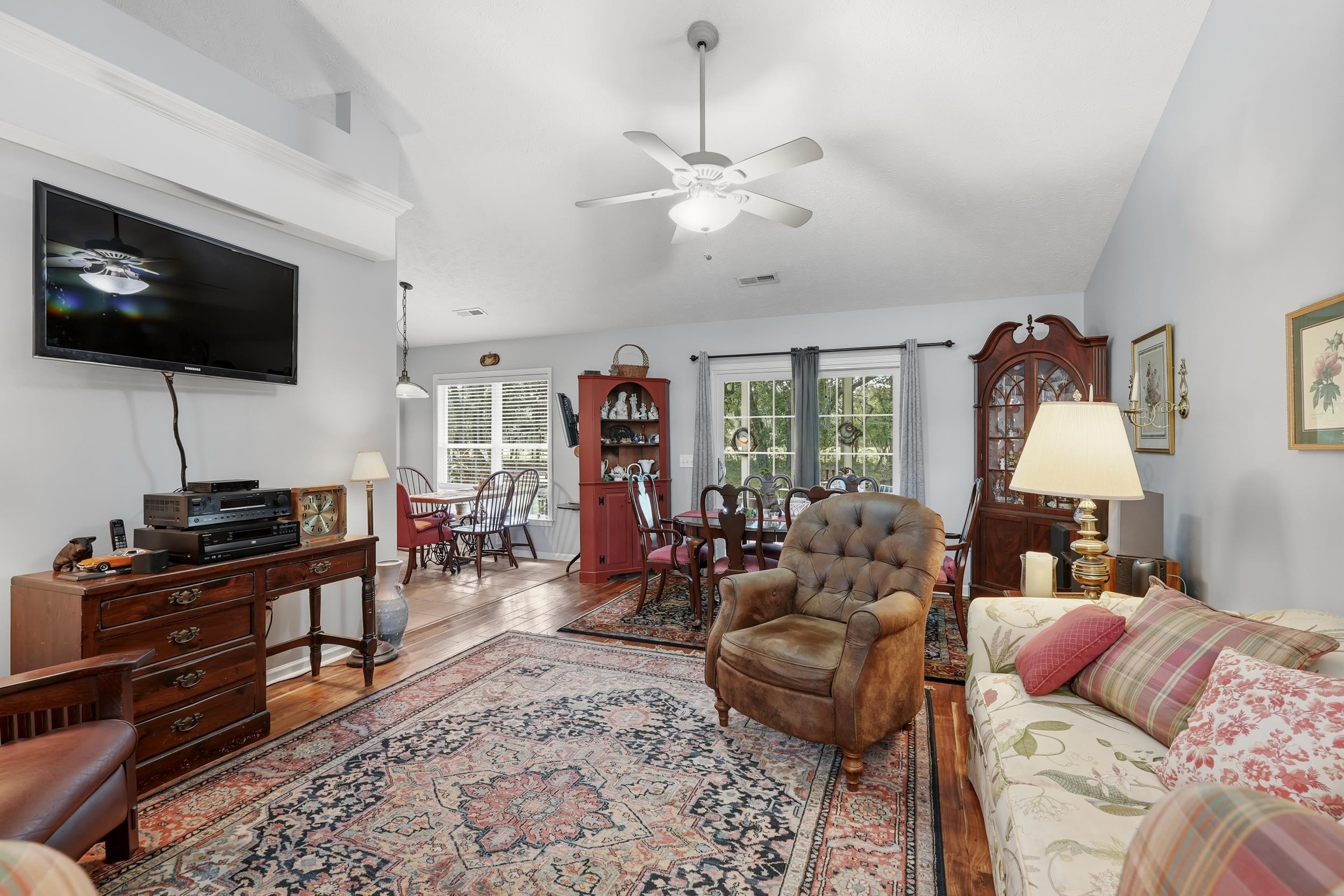 213 Jericho Ct. Property Photo 4