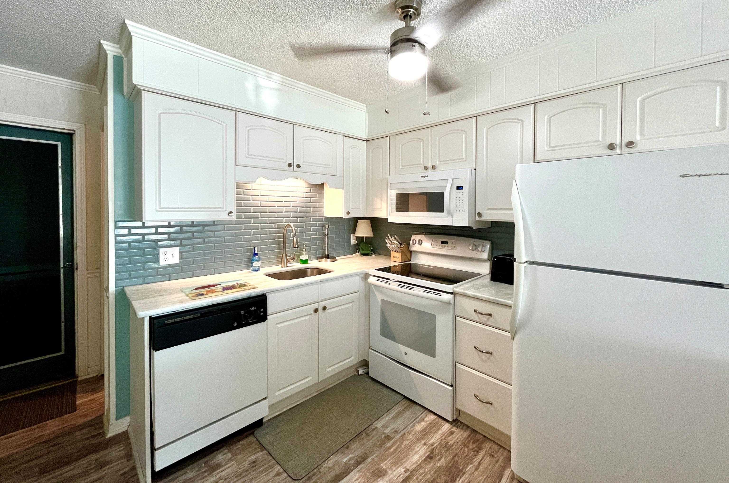 9530 Shore Dr. Property Photo 5