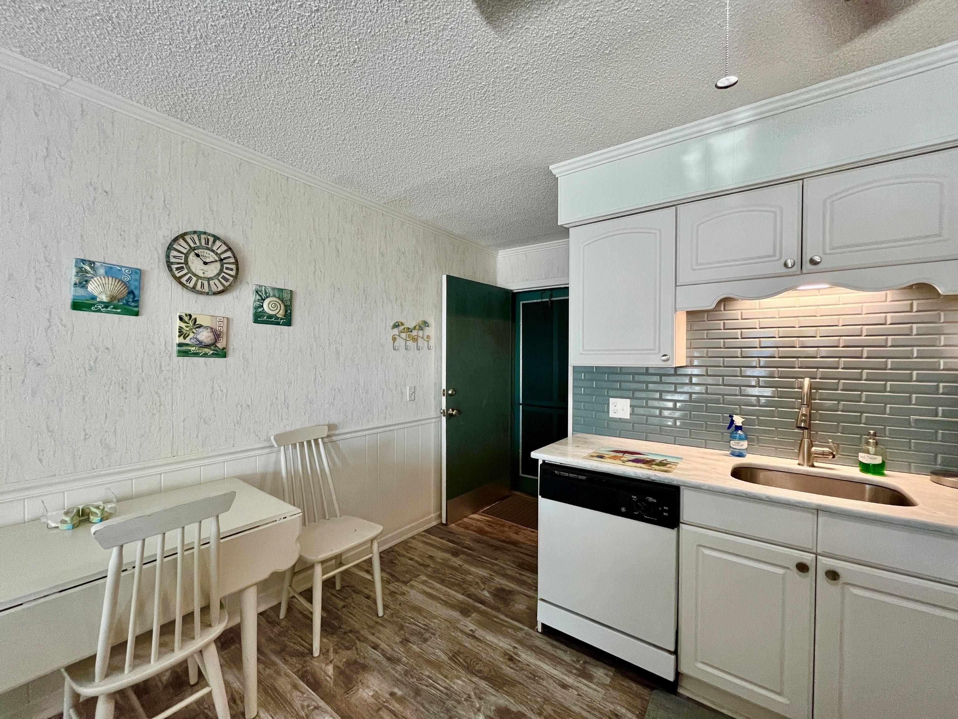 9530 Shore Dr. Property Photo 6