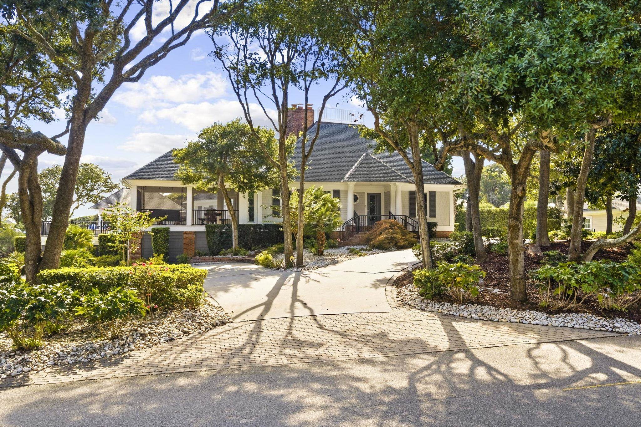 201 80th Ave. N Property Photo 1
