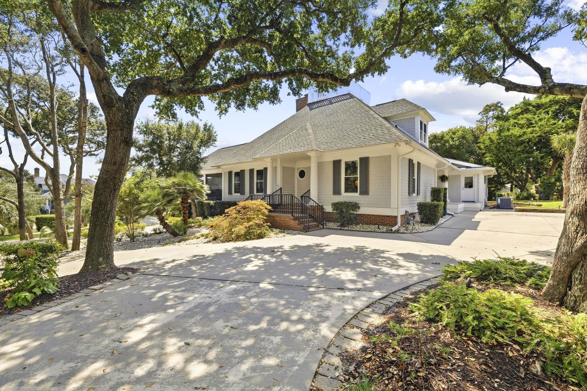 201 80th Ave. N Property Photo 3
