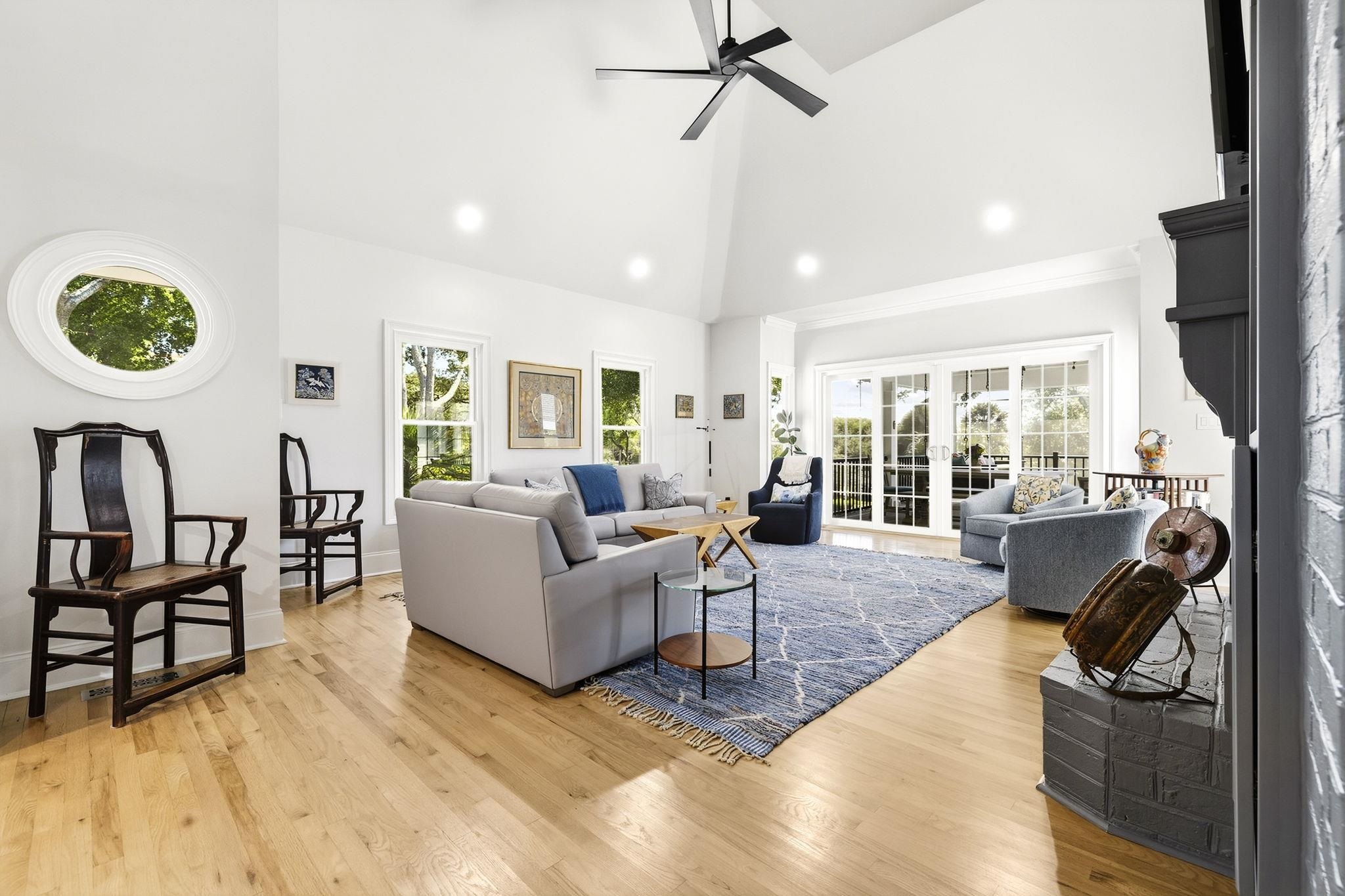 201 80th Ave. N Property Photo 6