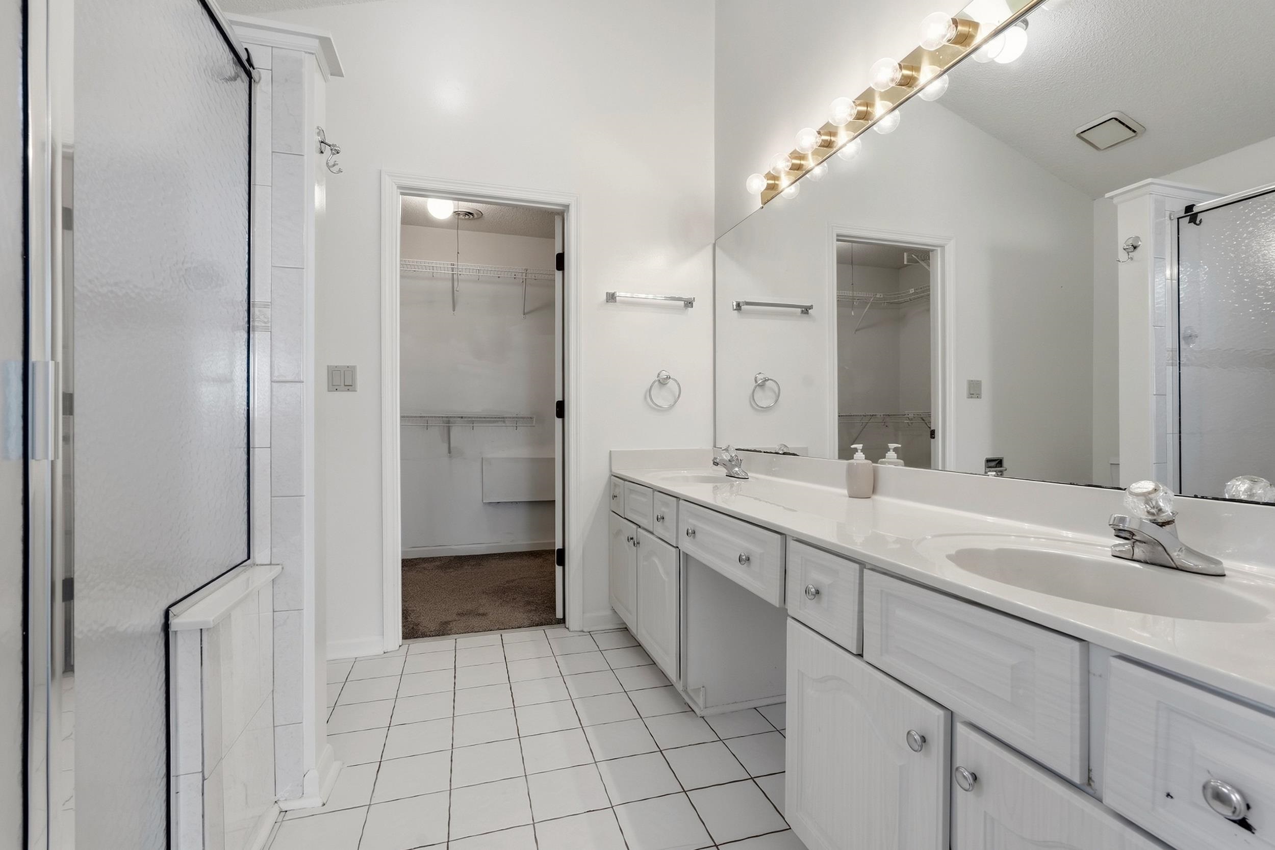 3943 Lochview Dr. Property Photo 13
