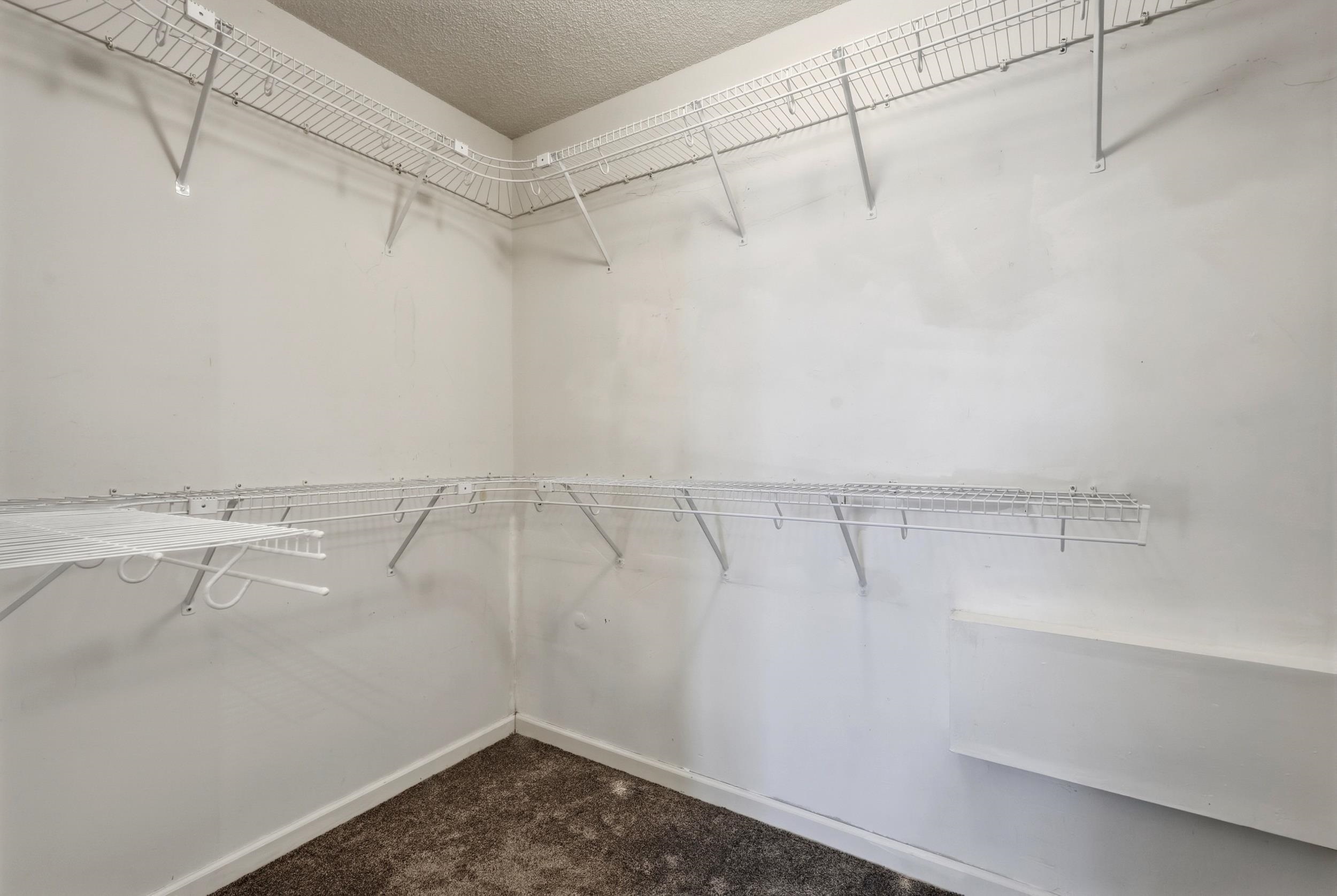 3943 Lochview Dr. Property Photo 14