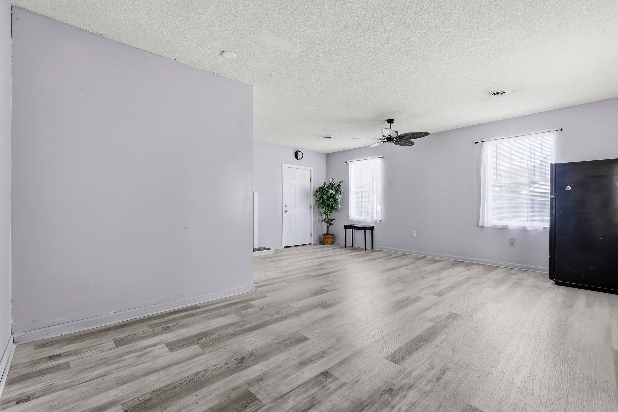 3943 Lochview Dr. Property Photo 16