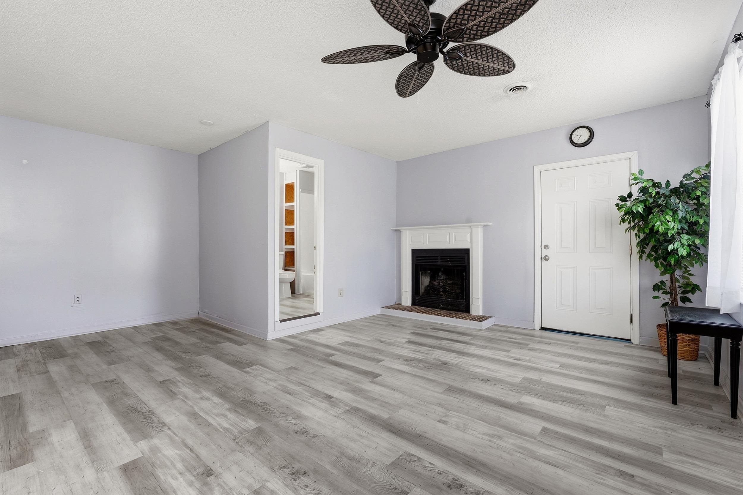 3943 Lochview Dr. Property Photo 17