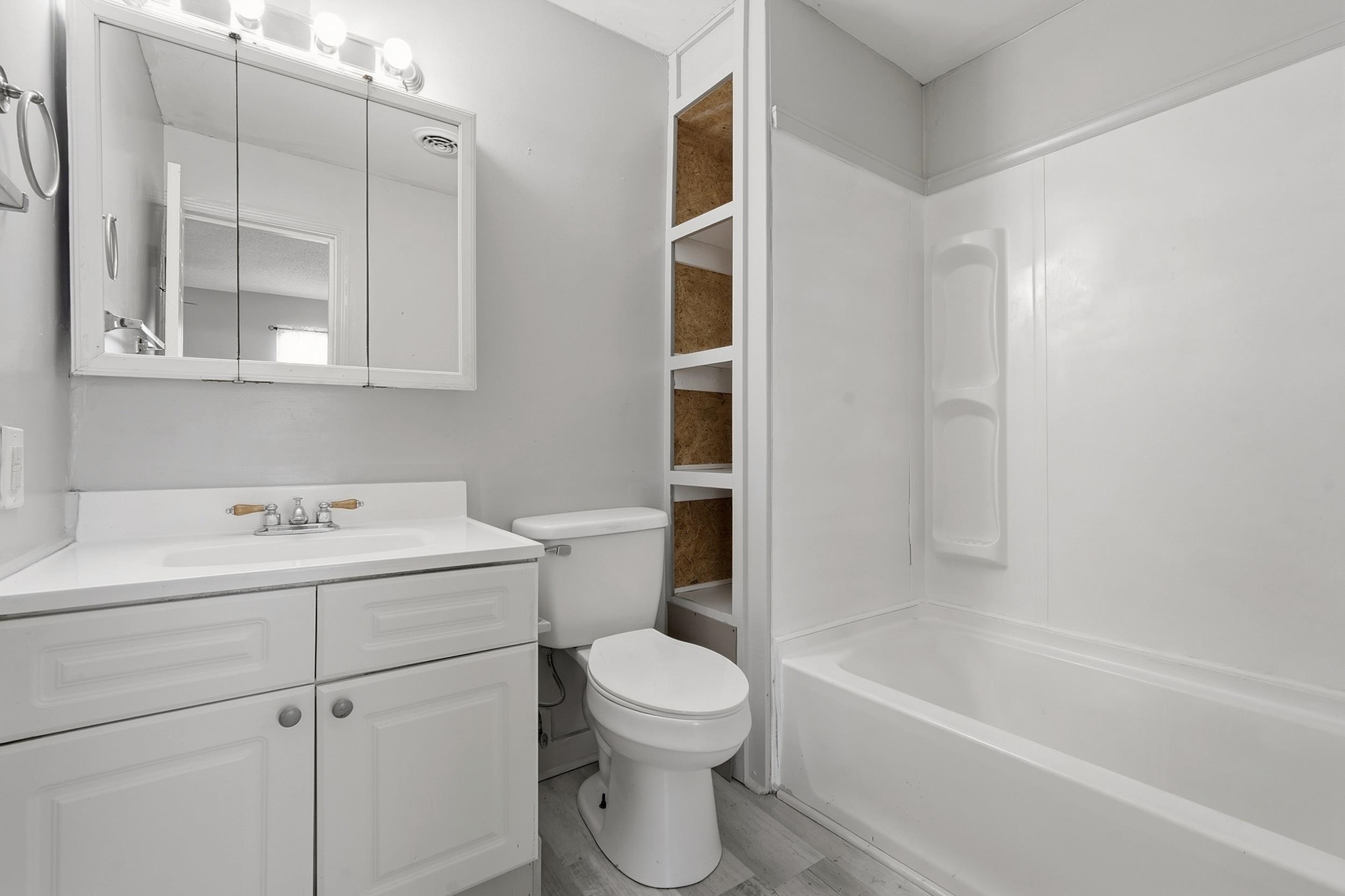 3943 Lochview Dr. Property Photo 18