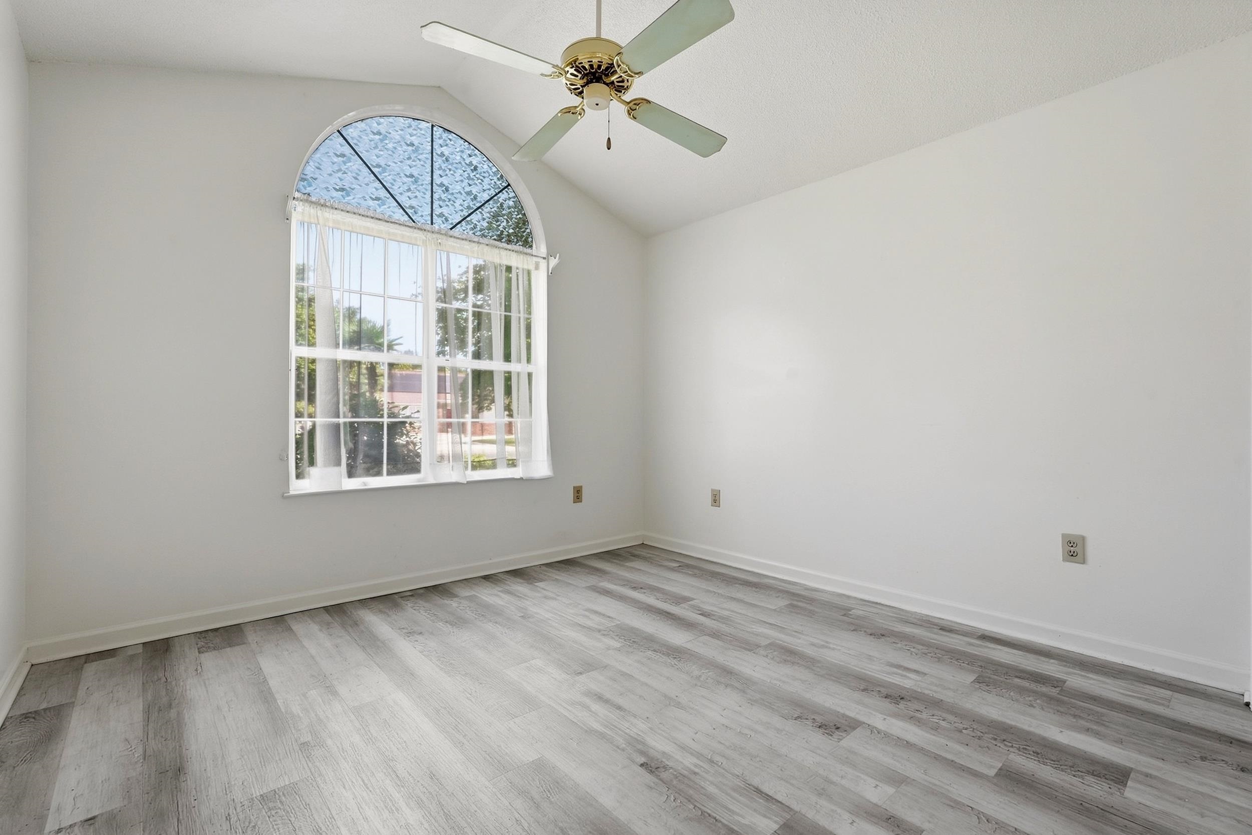 3943 Lochview Dr. Property Photo 20