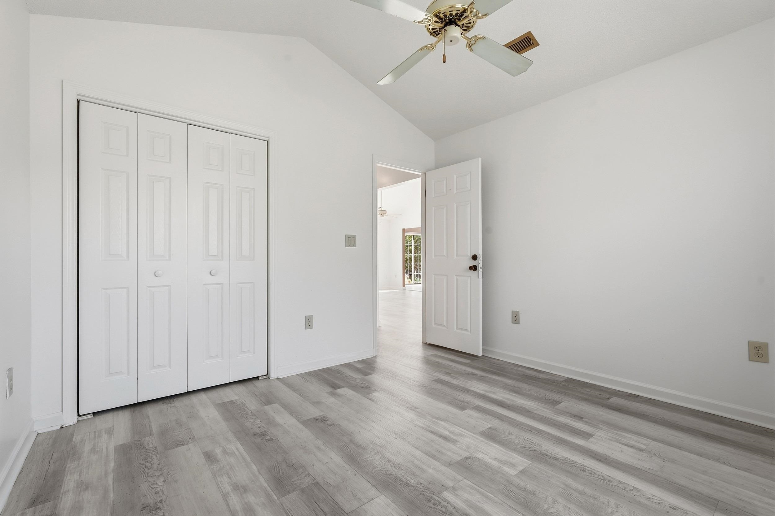 3943 Lochview Dr. Property Photo 21
