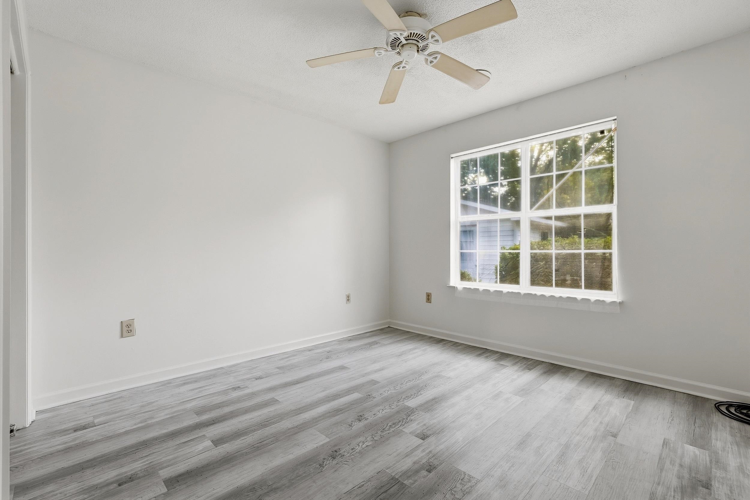 3943 Lochview Dr. Property Photo 23