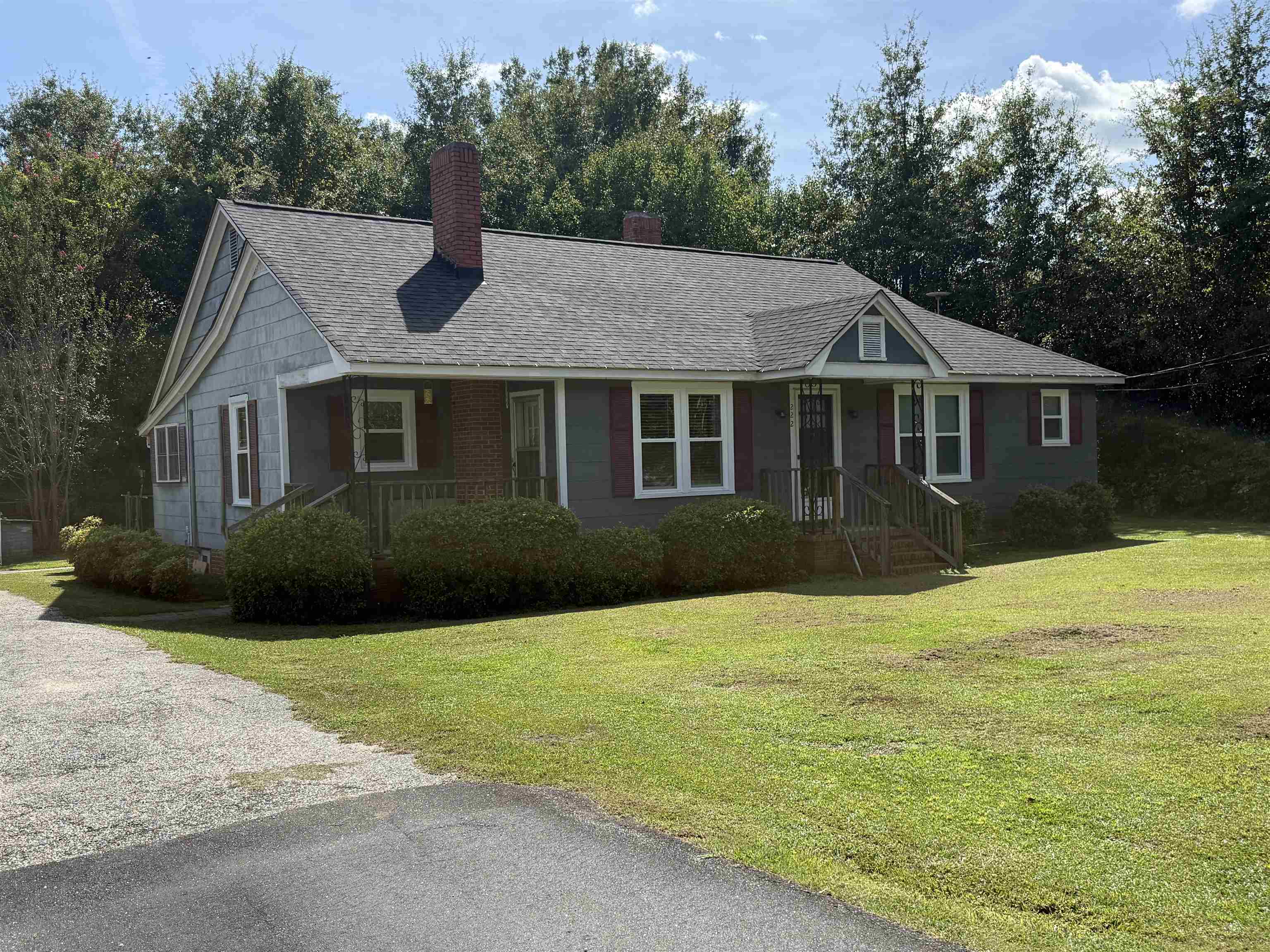 222 E Hampton St. Property Photo 1