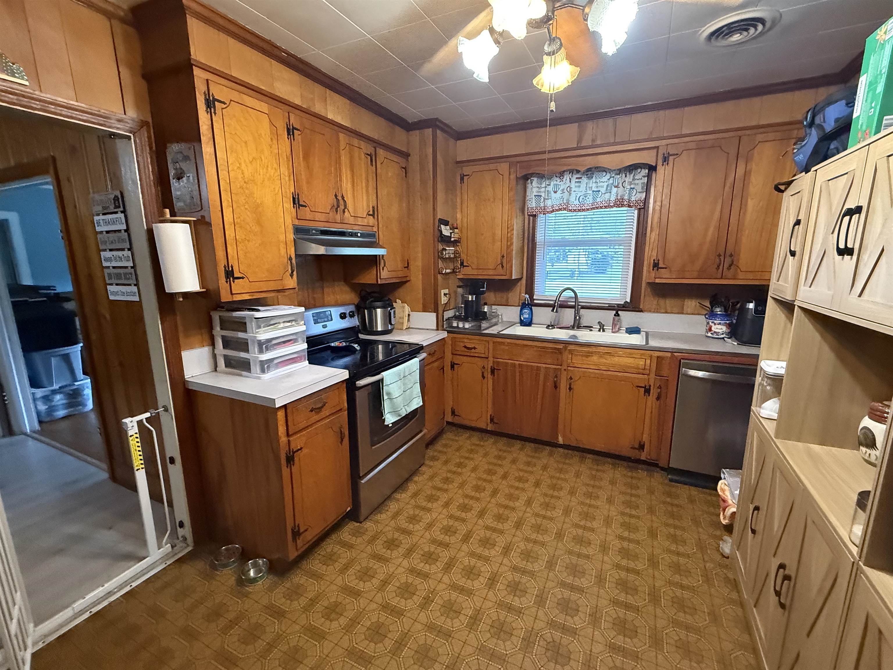 222 E Hampton St. Property Photo 10