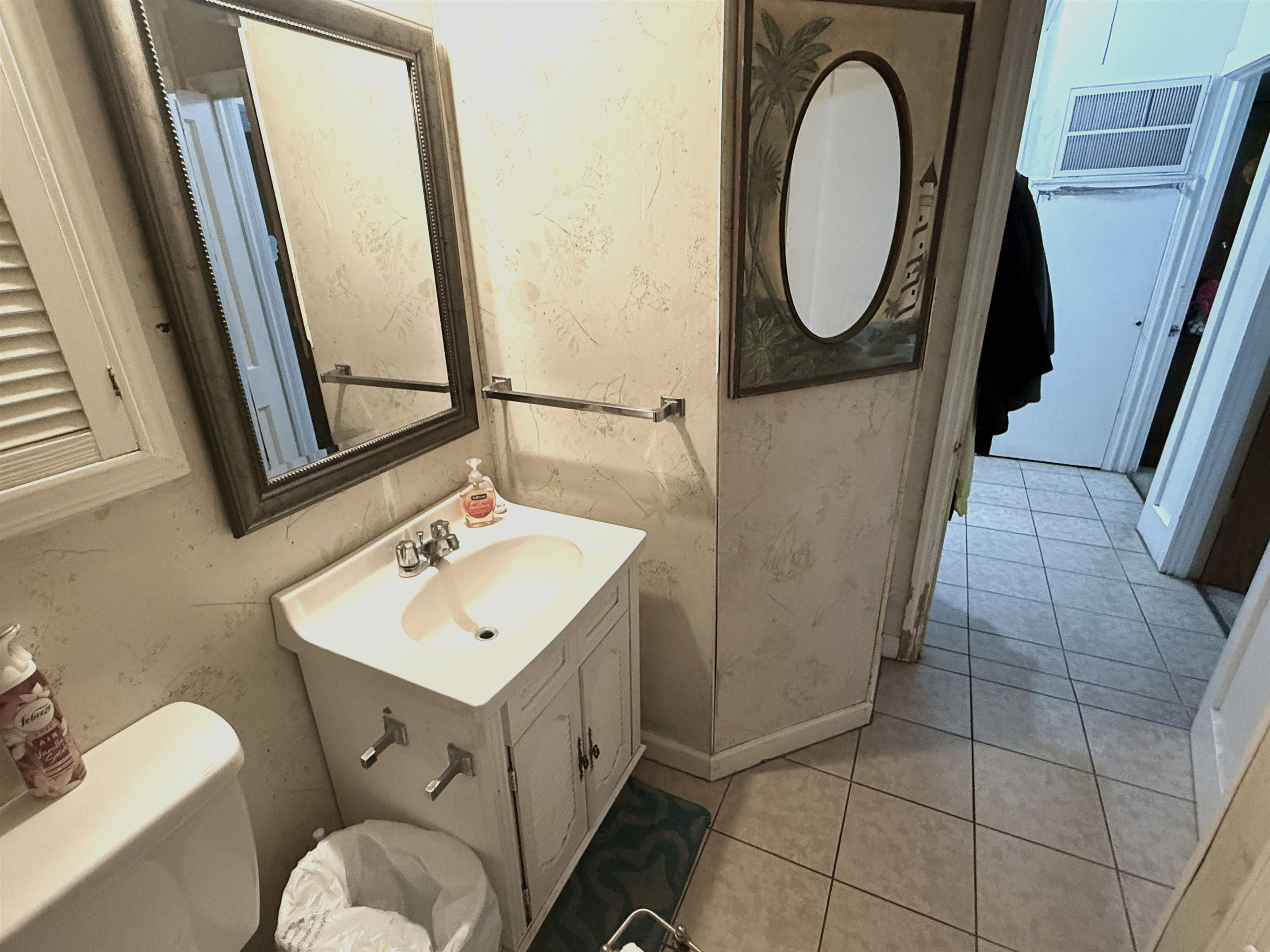 222 E Hampton St. Property Photo 22