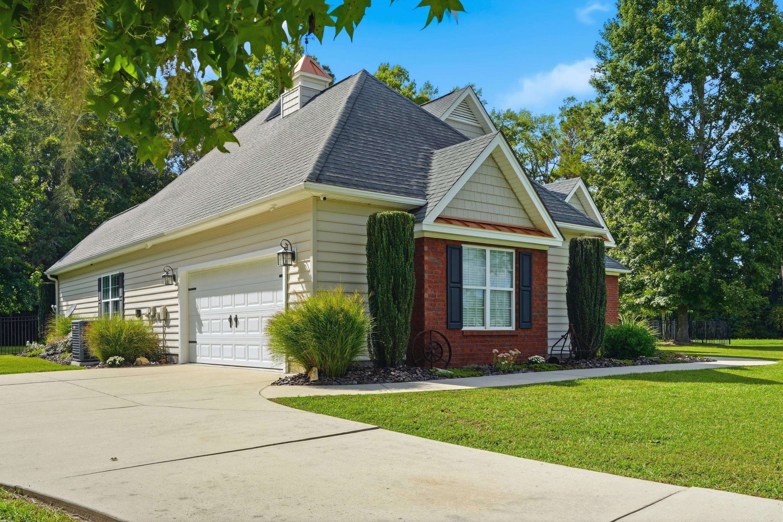 270 Dartmoor Ct. Property Photo 3