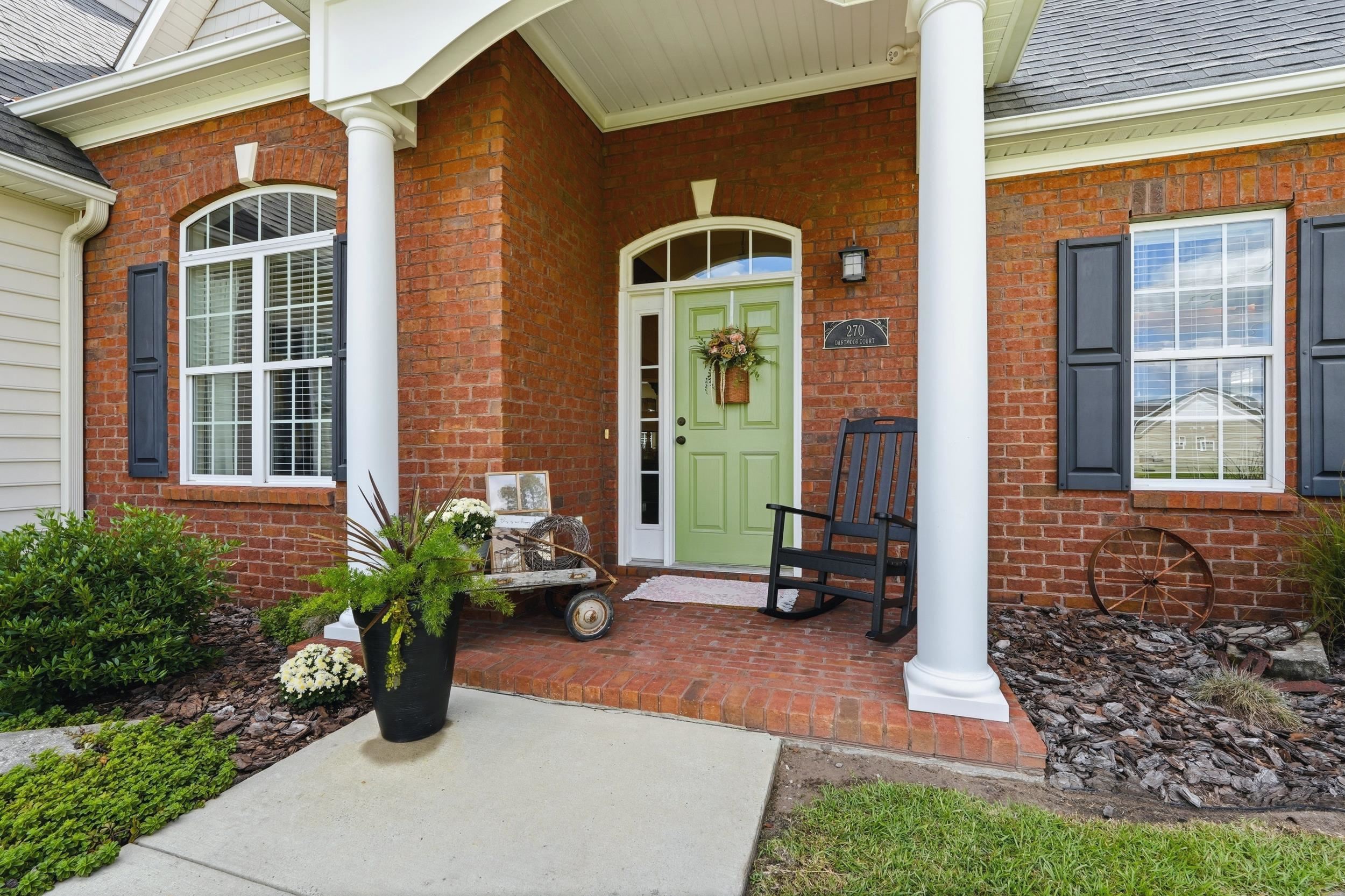 270 Dartmoor Ct. Property Photo 4