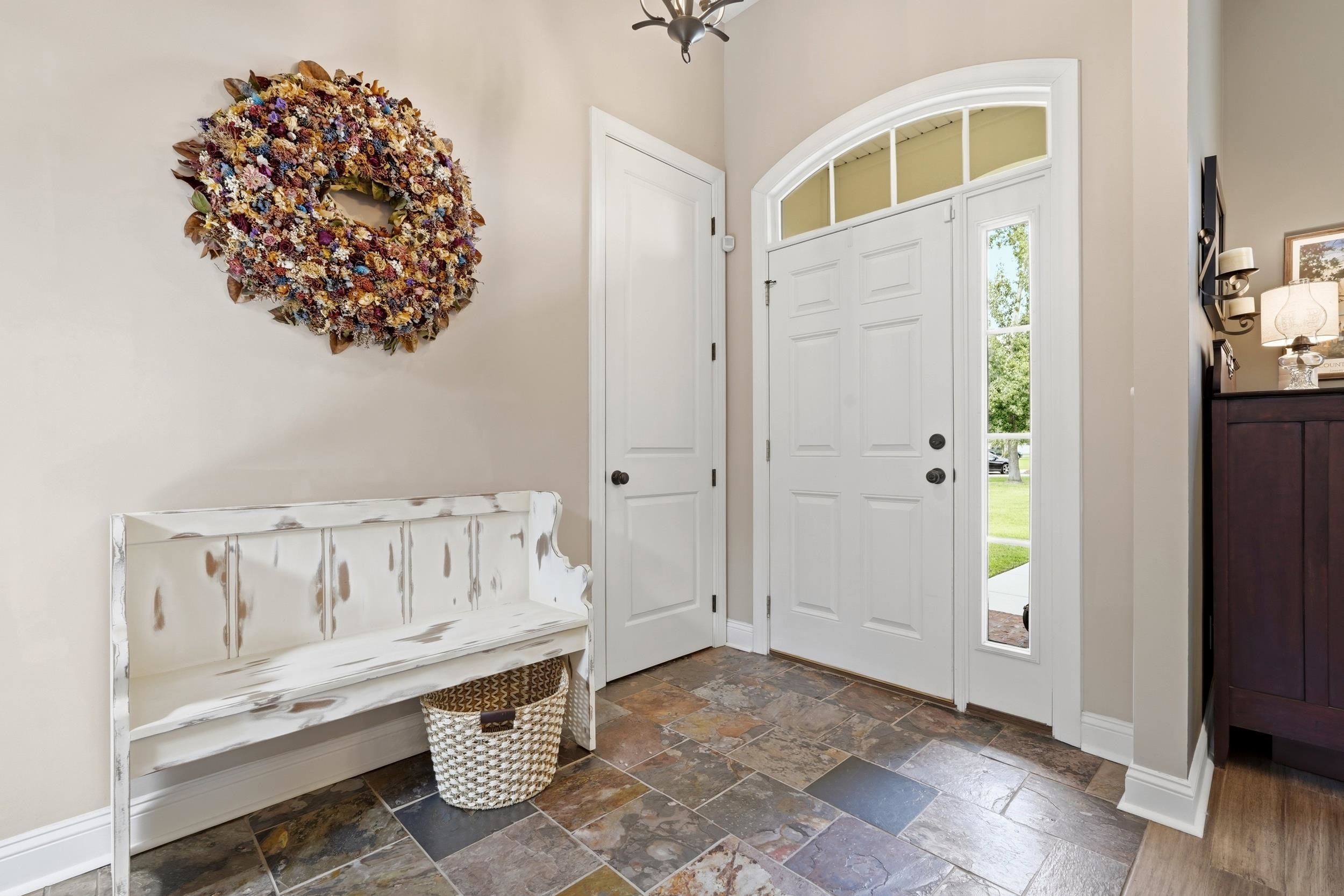 270 Dartmoor Ct. Property Photo 6