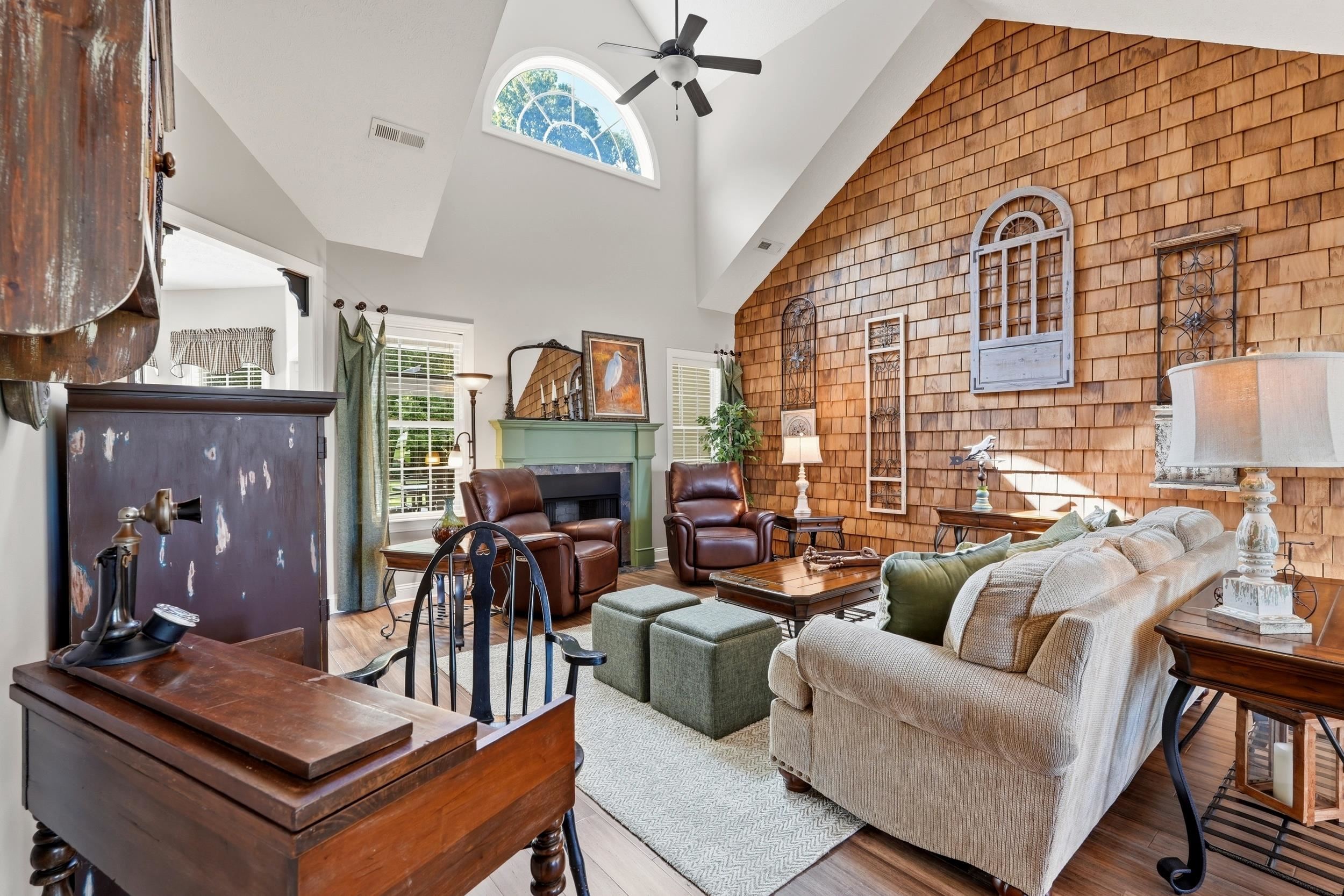 270 Dartmoor Ct. Property Photo 9