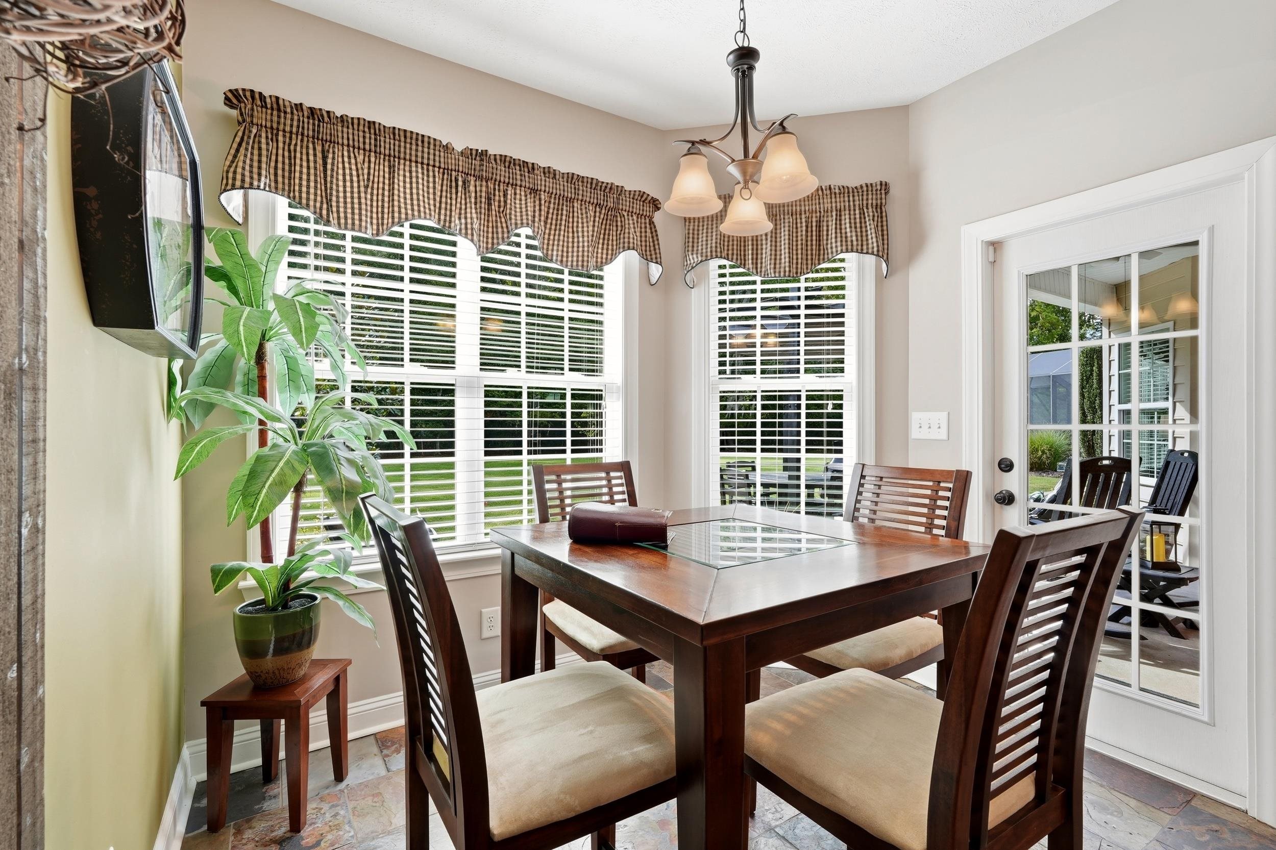270 Dartmoor Ct. Property Photo 14